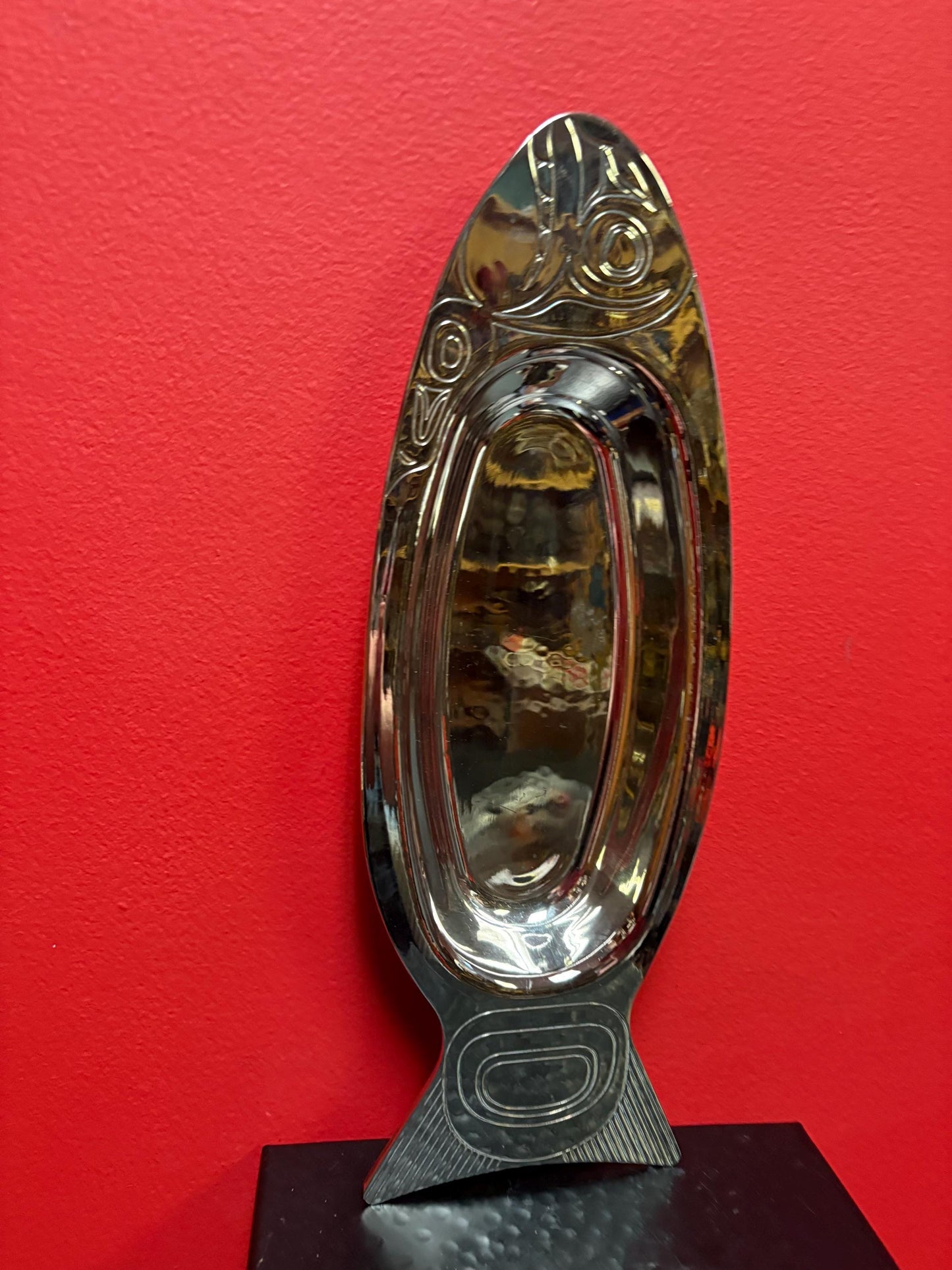 Lovely 12 x 5 inch wide silver plate native First Nations salmon plate   great quality and wonderful gift -