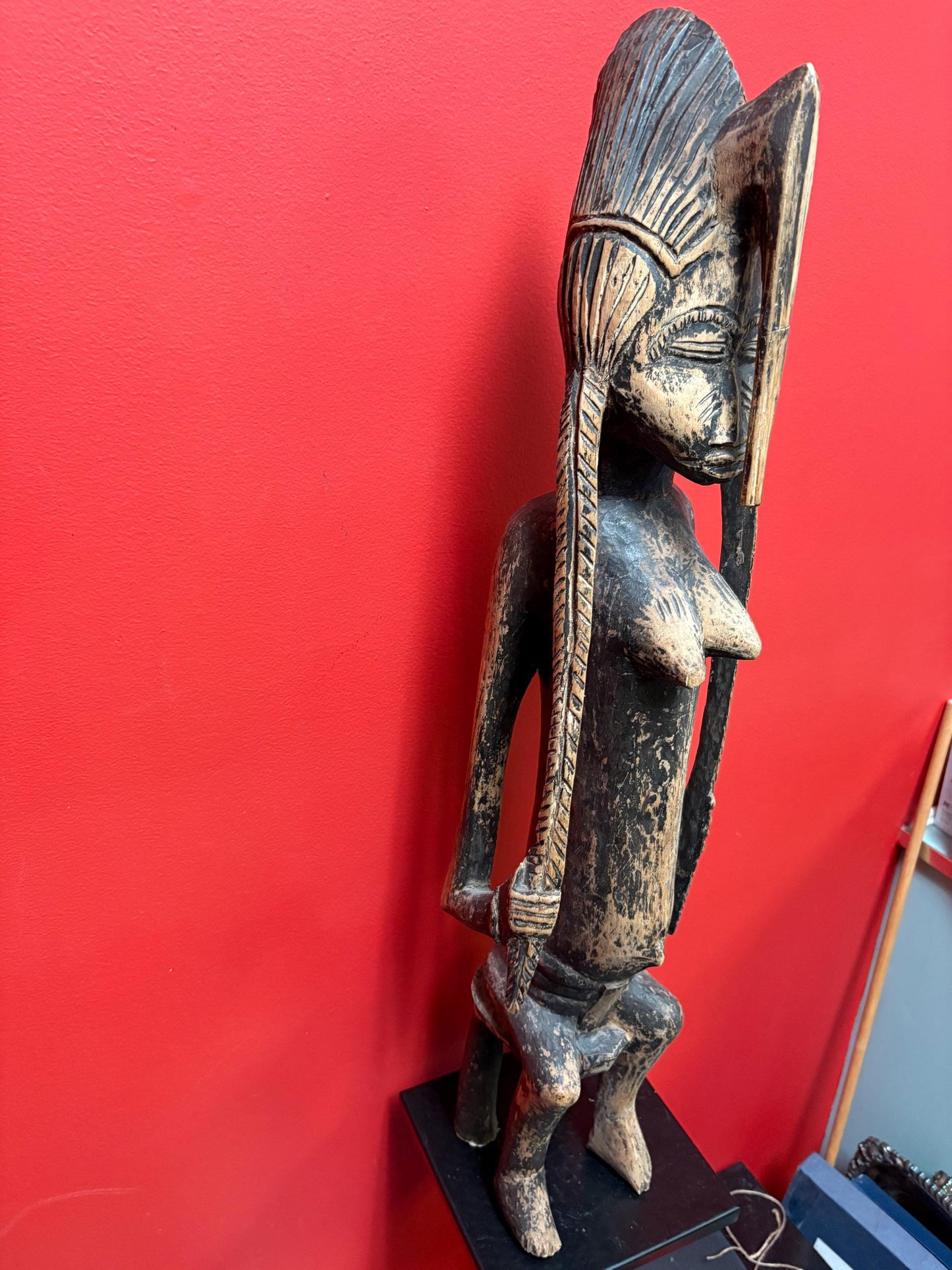 Stunning 32 inch tall antique Nigerian statue of a seated woman - fertility statue   great condition see photos  old beauty