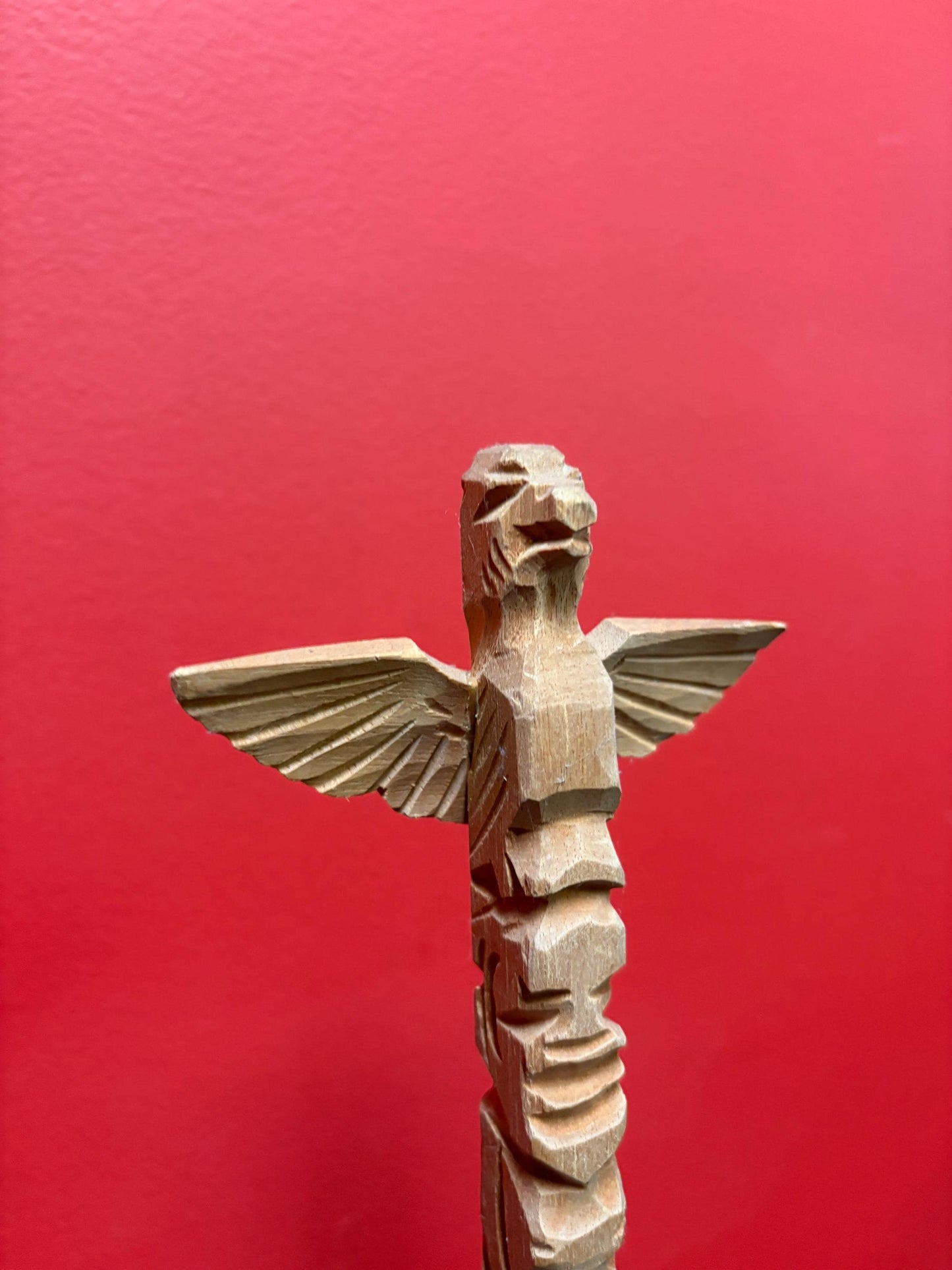 Lovely 11 x 4 primitive style Canadian cedar totem pole   great value and perfect gift indigenous first nations