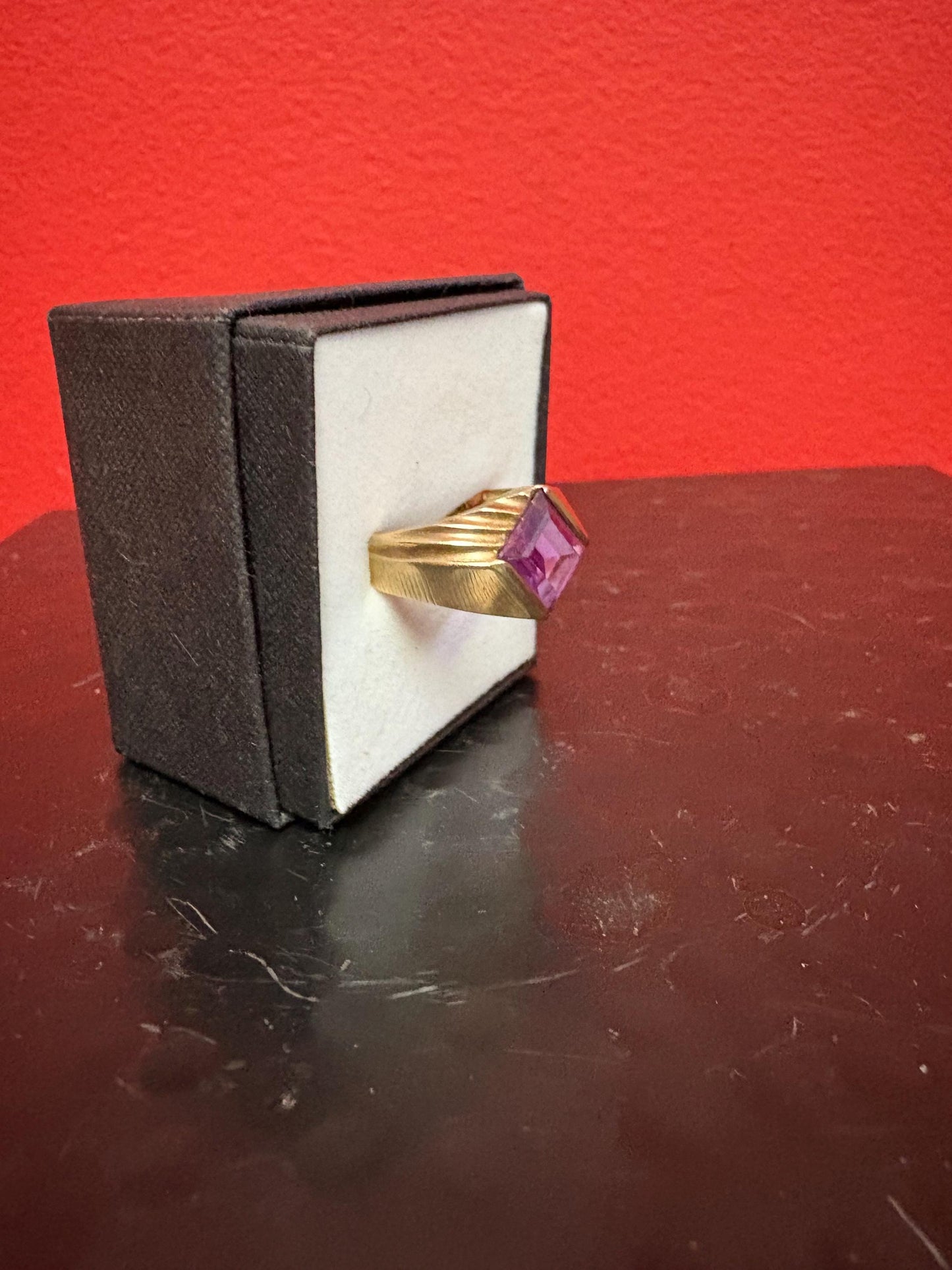Beautiful 14 K gold and amethyst ring in a fabulous setting   size 7 - B