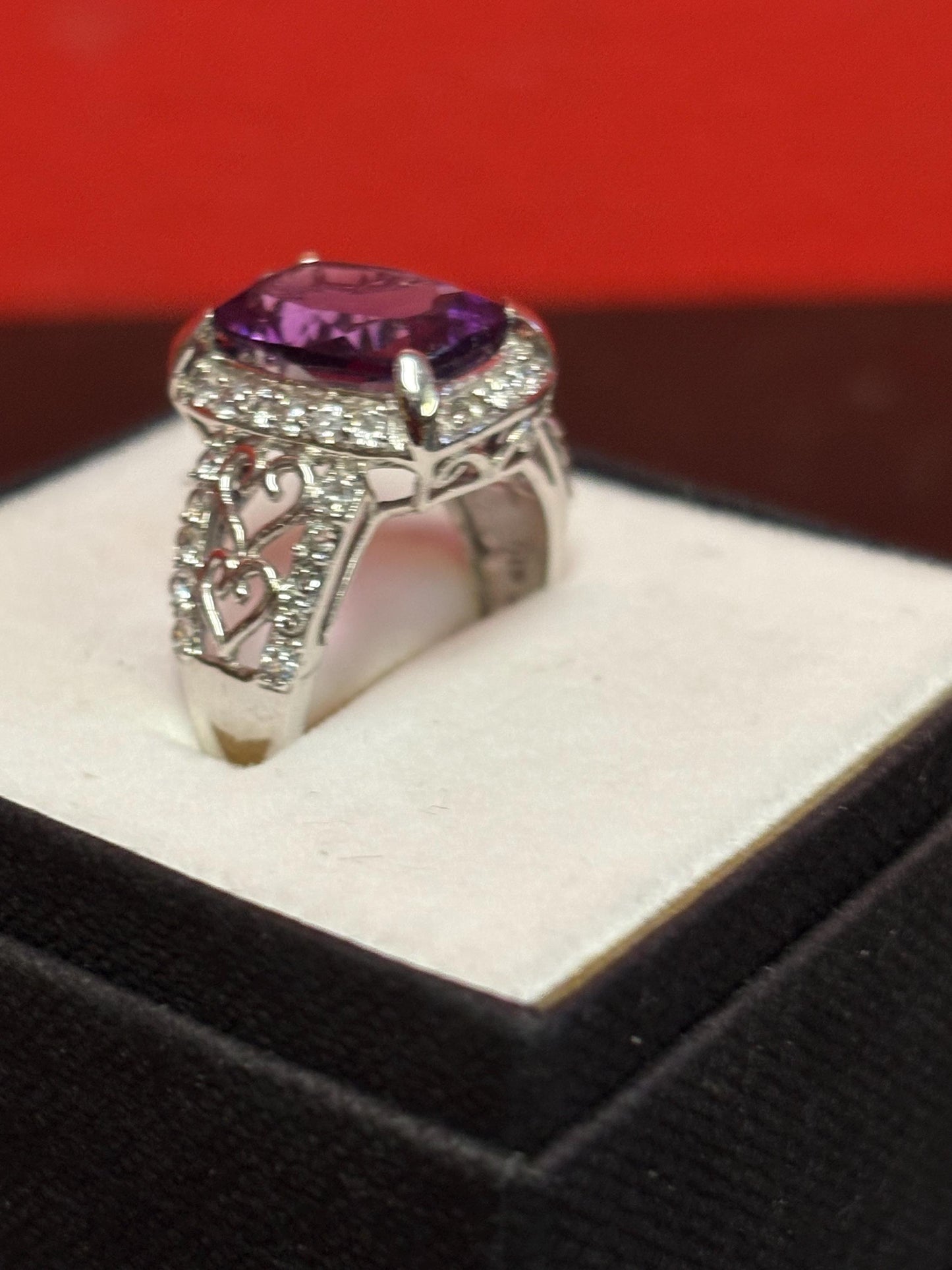 Fantastic 14 K white gold diamond and amethyst ring - size 7 - top quality  B -