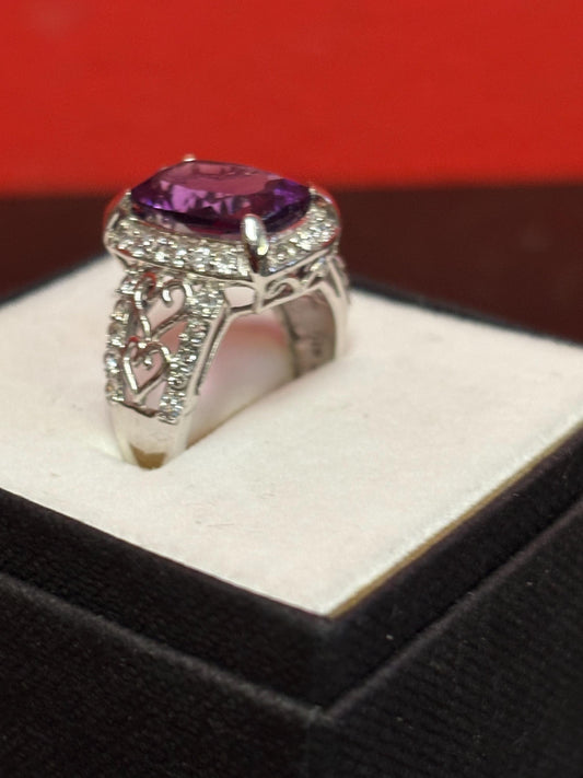 Fantastic 14 K white gold diamond and amethyst ring - size 7 - top quality  B -
