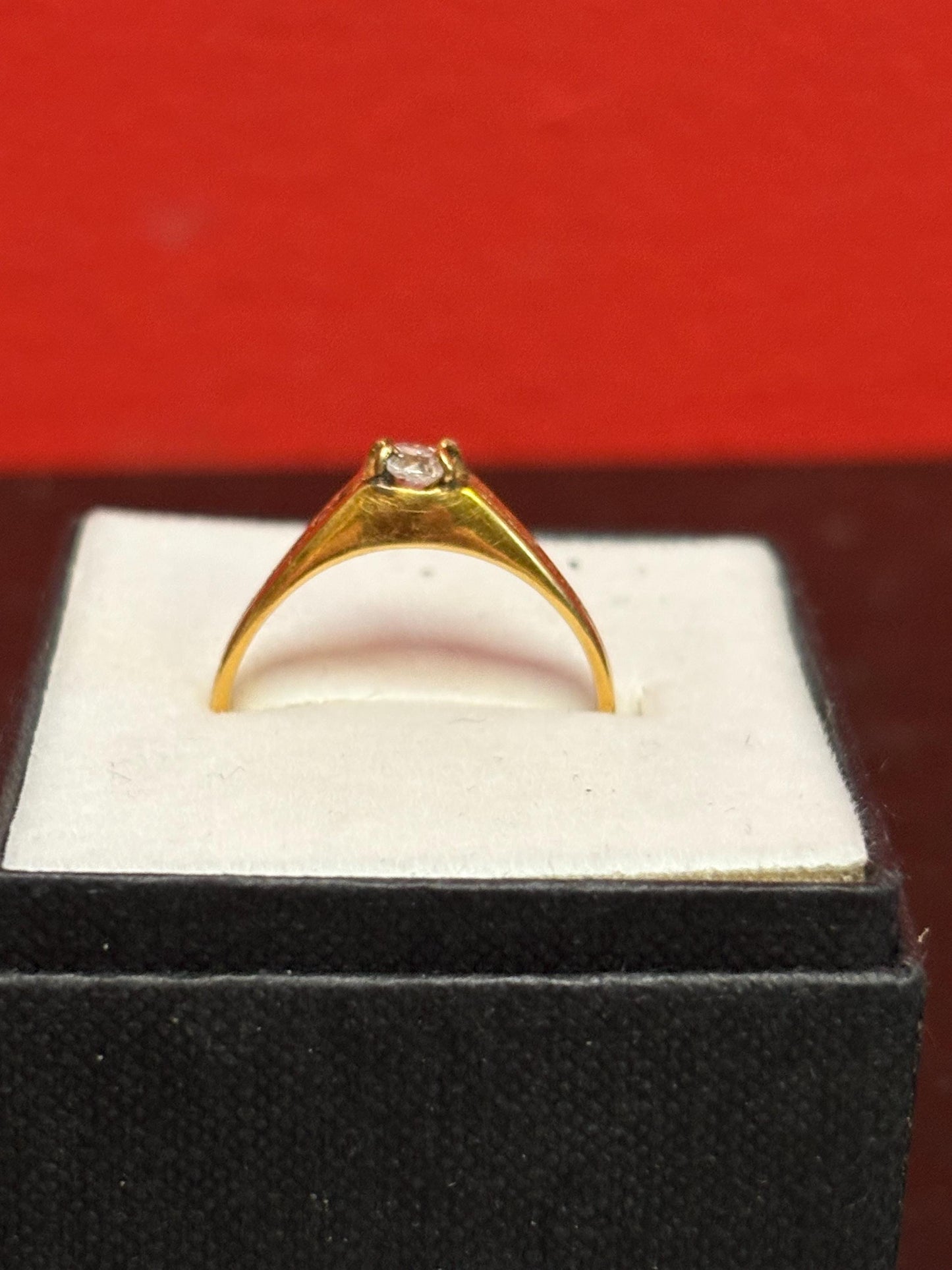 Lovely 14 K gold ring with one lovely diamond  elegant - size 9.25 - B -