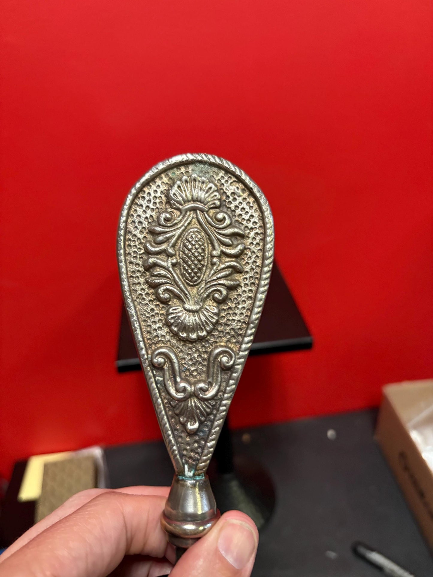 Beautiful vintage 10 x 4“ wide untested silver handled magnifying glass  regal and unique  wow  great gift