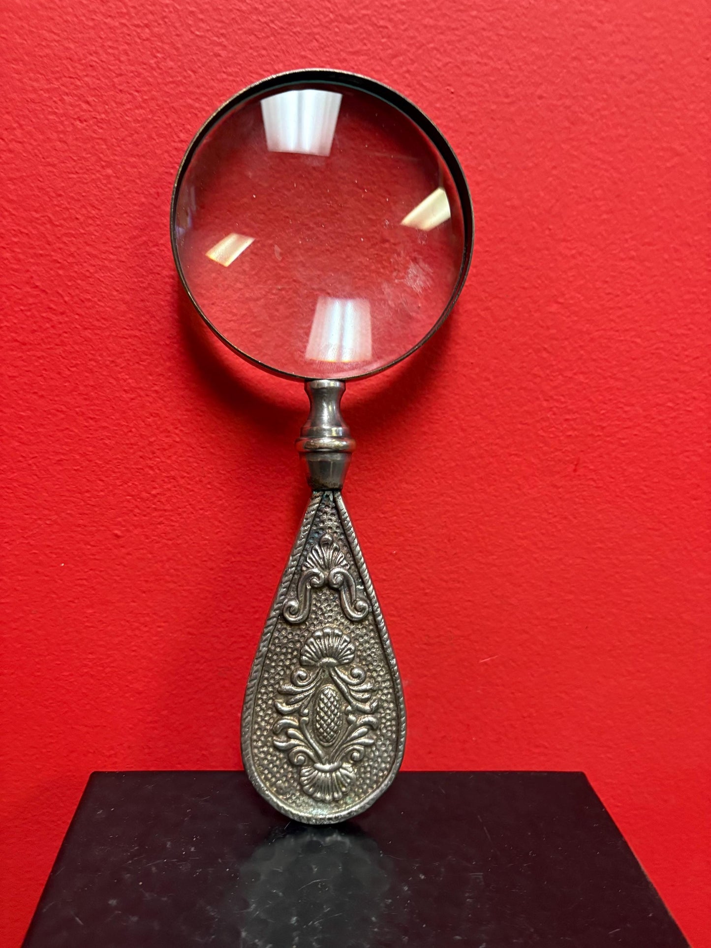 Beautiful vintage 10 x 4“ wide untested silver handled magnifying glass  regal and unique  wow  great gift