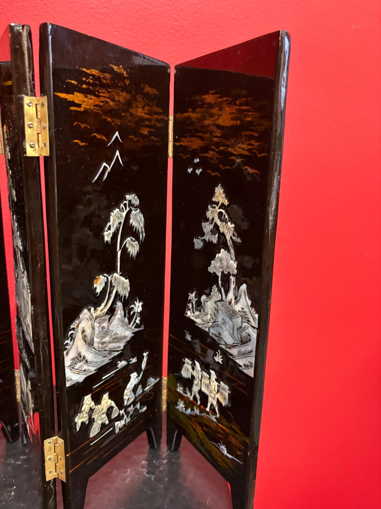 Beautiful 16 x 12 inch high lacquer and shell Asian table screen  great condition and wonderful imagery   wow