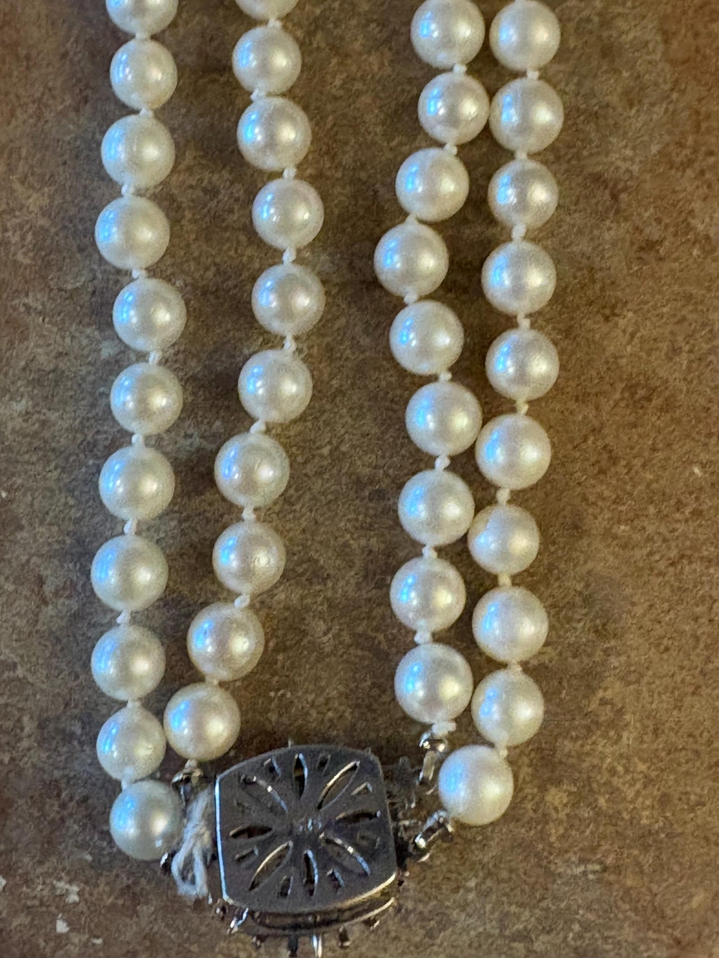 Stunning antique double strand of very good quality antique pearls with a 14k  white gold clasp  authentic high-quality  wow - B