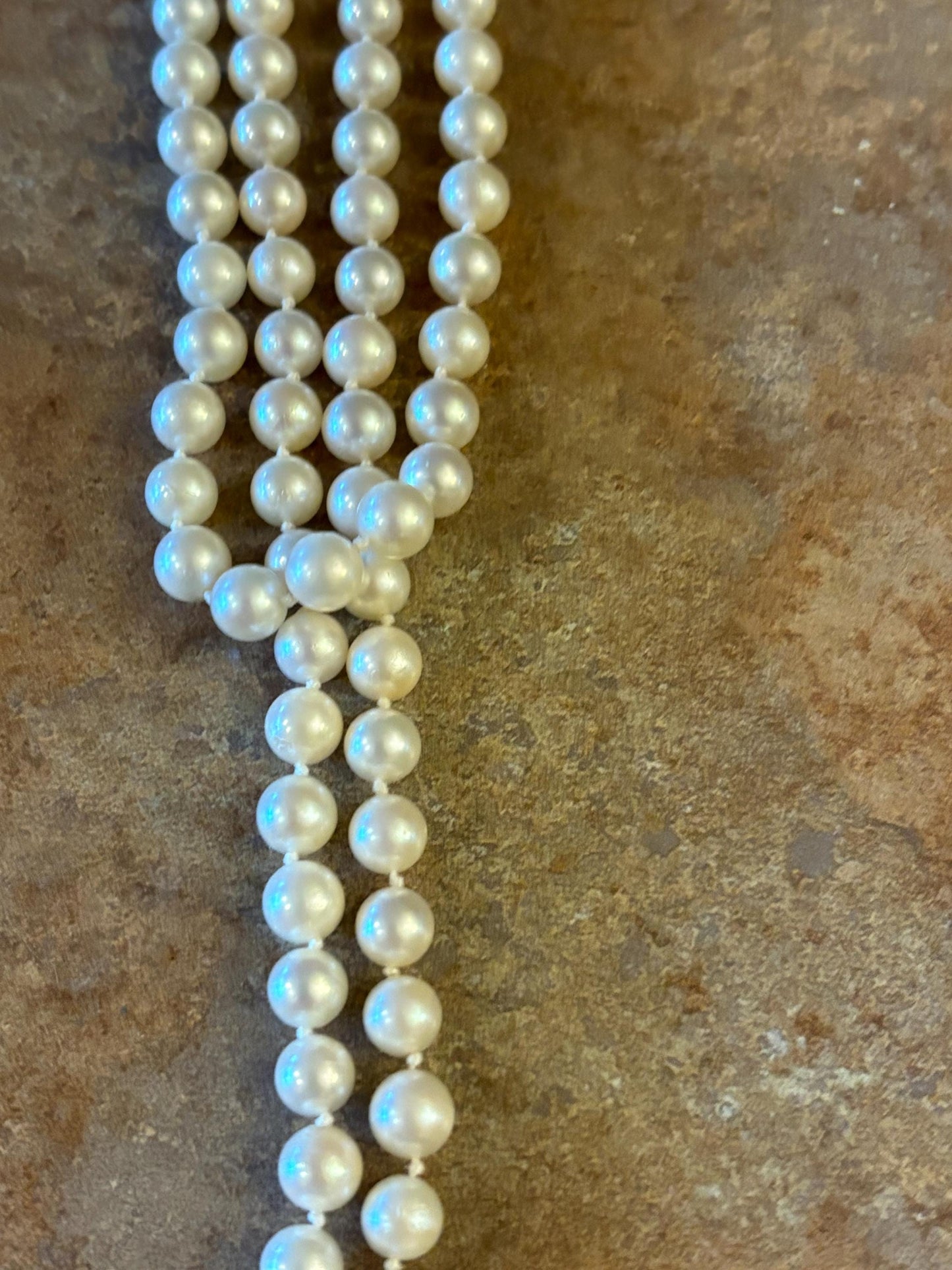 Stunning antique double strand of very good quality antique pearls with a 14k  white gold clasp  authentic high-quality  wow - B