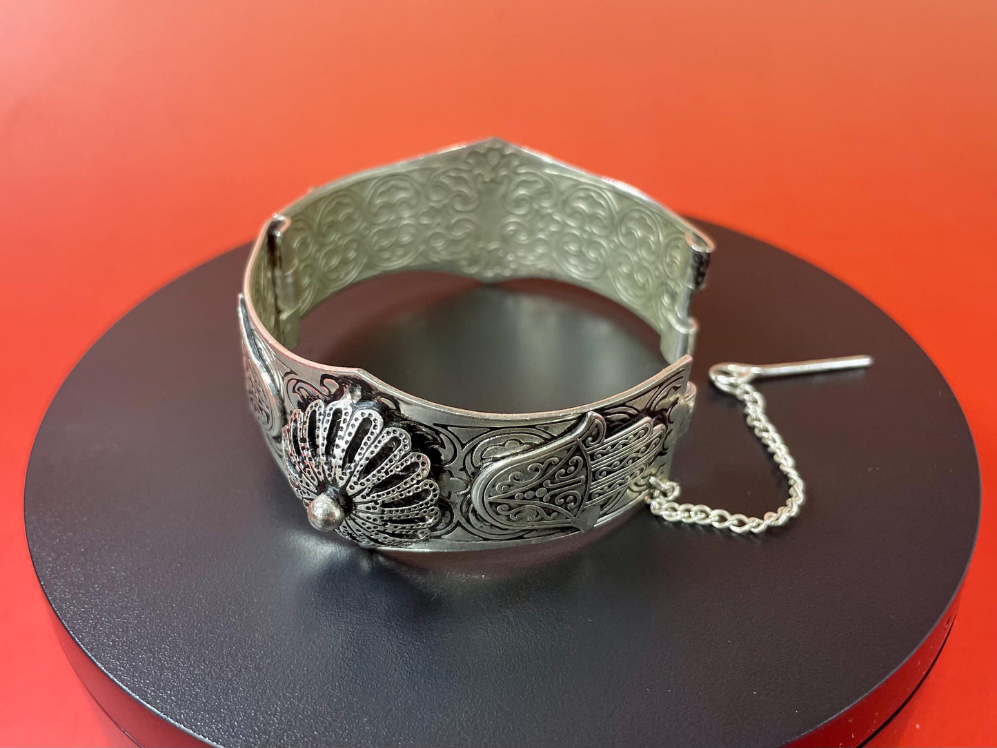 2.5 inch Detailed untested silver Large bracelet