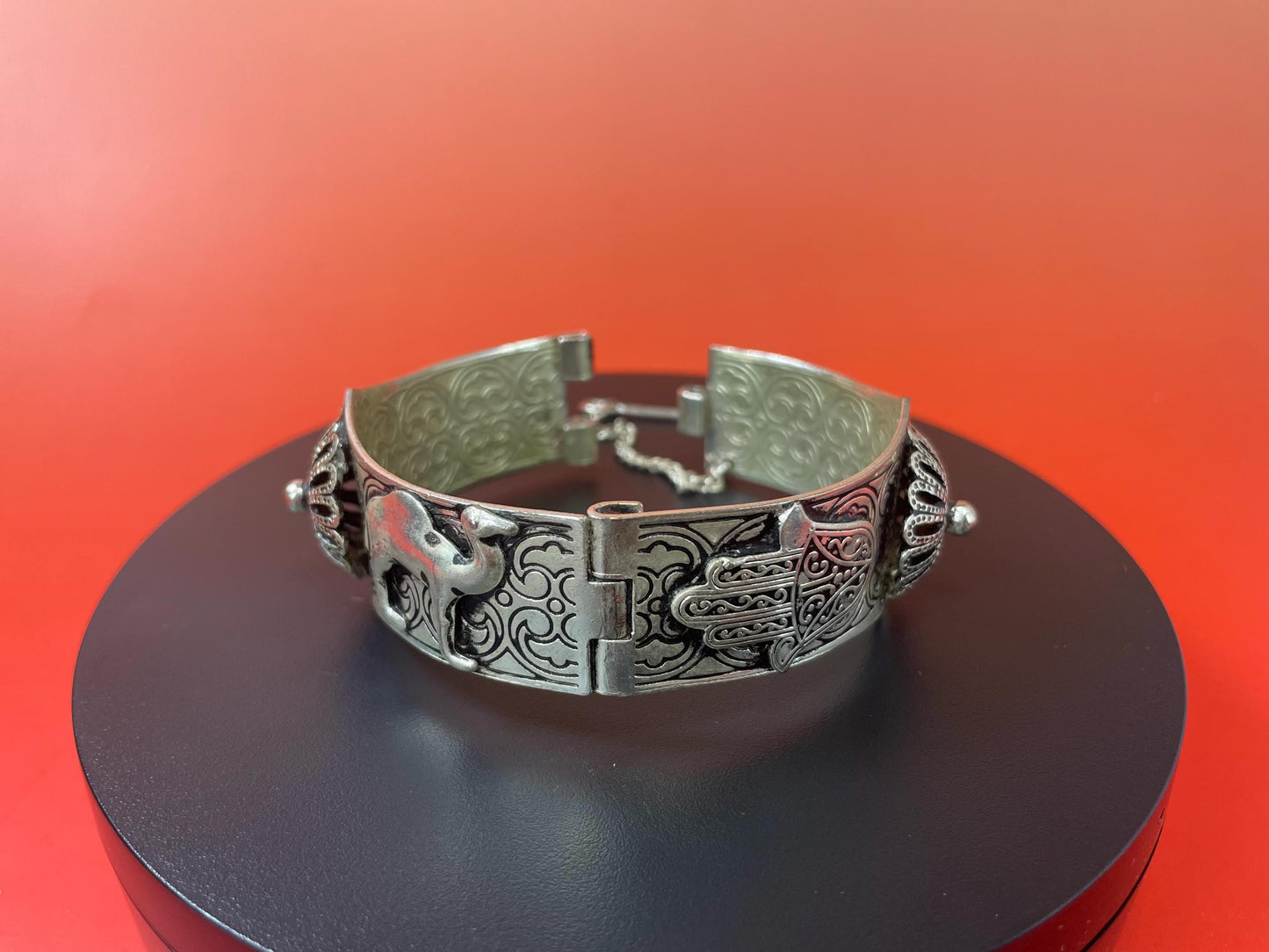 2.5 inch Detailed untested silver Large bracelet