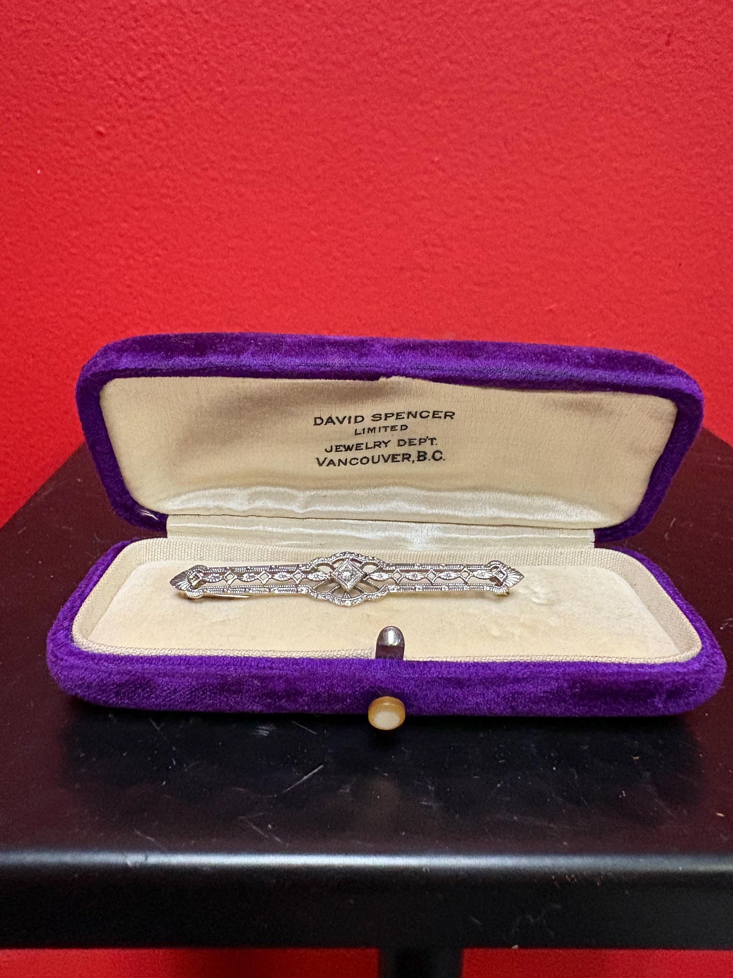 Stunning 12 carat white and yellow gold brooch with diamonds  amazing piece in original box from Spencers jeweller in Vancouver - wow -