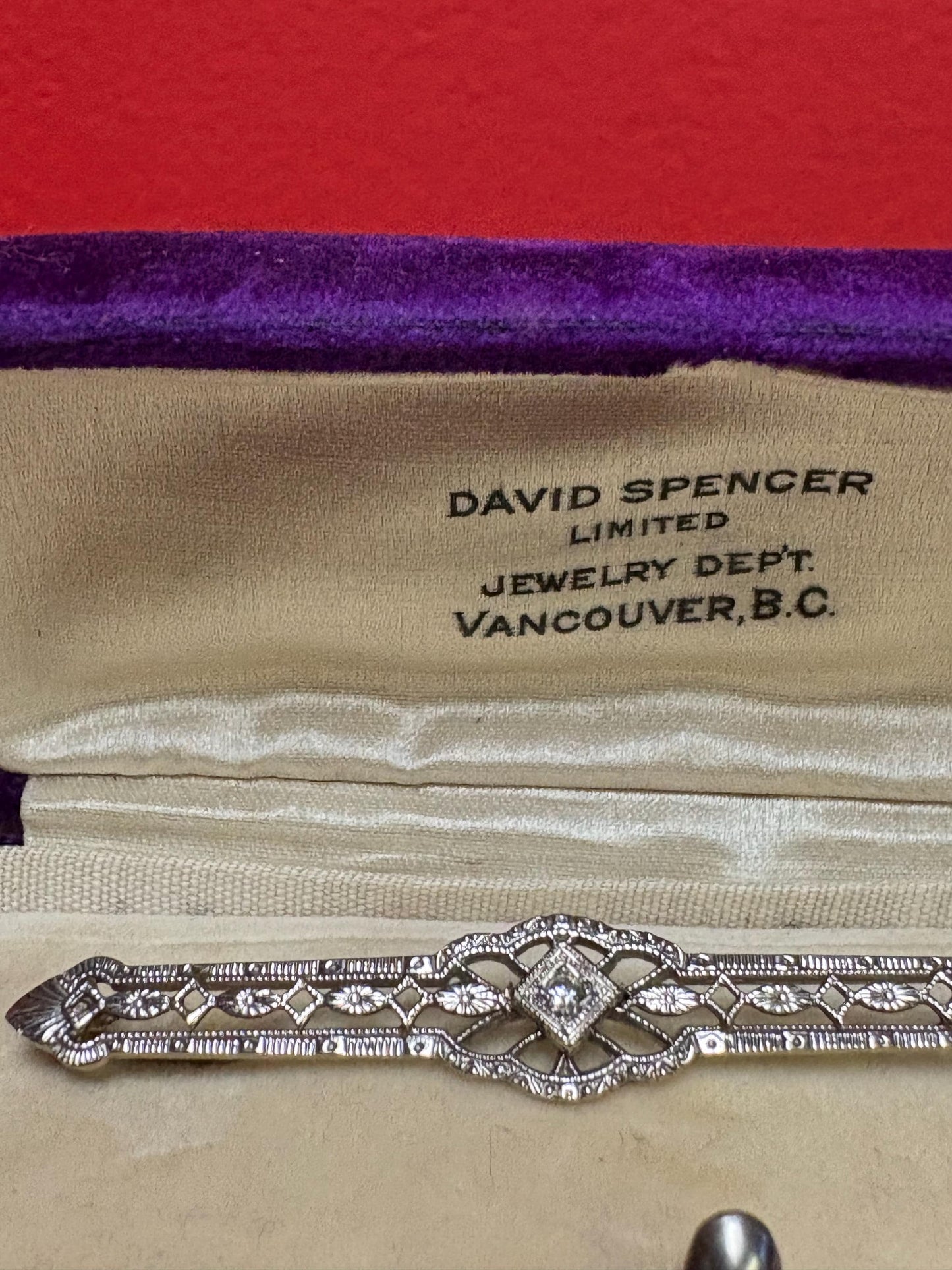Stunning 12 carat white and yellow gold brooch with diamonds  amazing piece in original box from Spencers jeweller in Vancouver - wow -