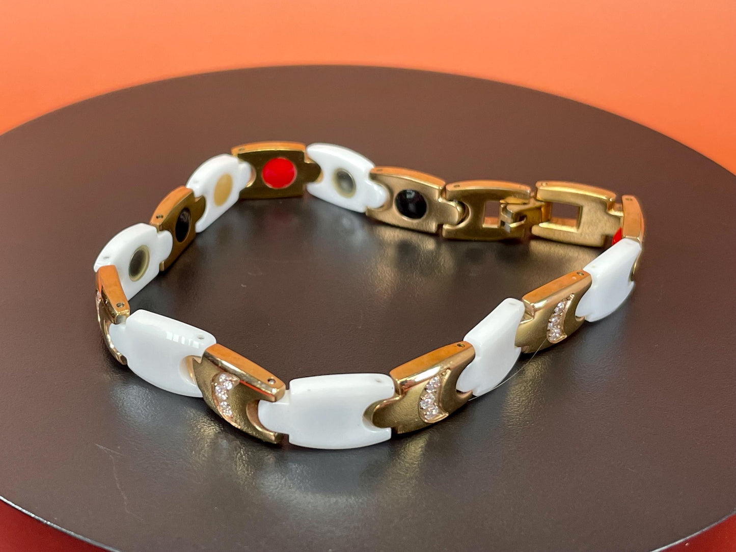 A Lovely Vintage Gold-tone and White bracelet  Stunning quality great gift and condition -B