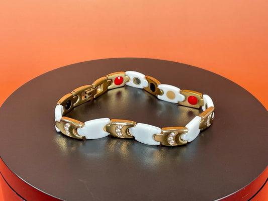 A Lovely Vintage Gold-tone and White bracelet  Stunning quality great gift and condition -B