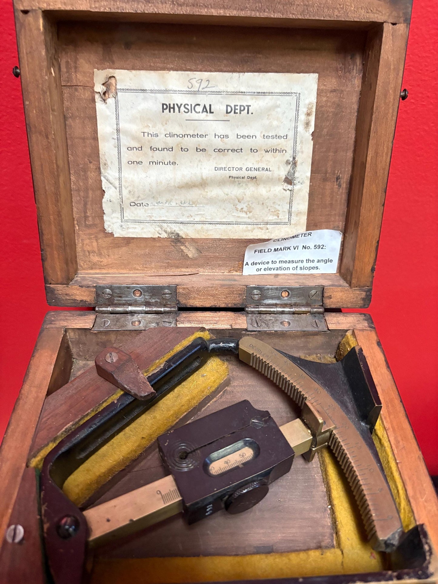 Fabulous rare antique CLINOMETER field mark six number 592 in box  wonderful condition and complete  approximately 7 x 5