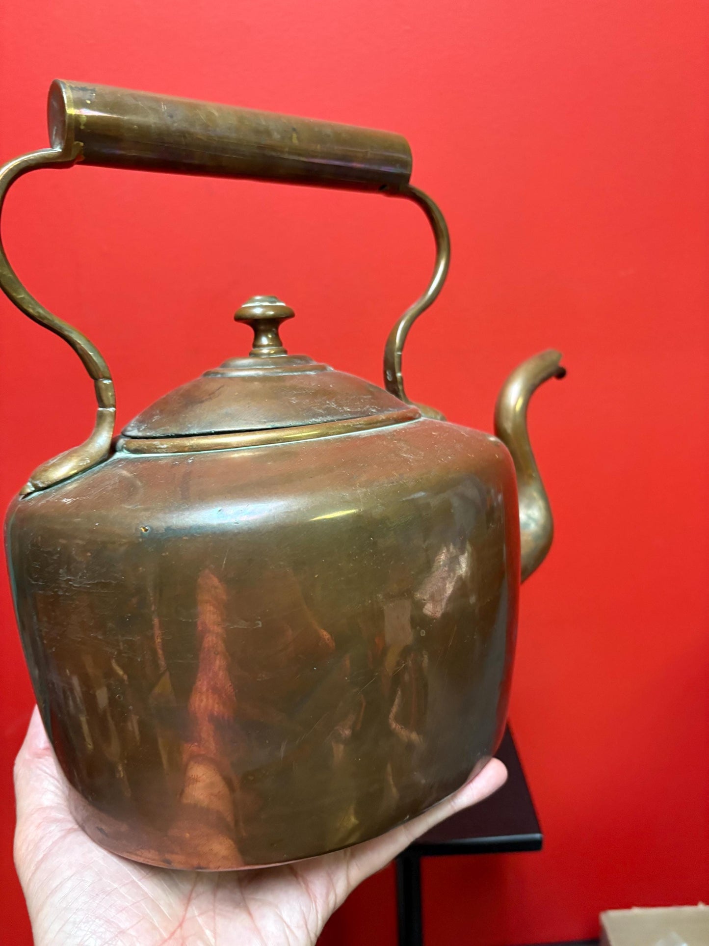 Absolutely beautiful 19 century English copper kettle - great patina and fabulous condition 12 x 12“  super decor or gift