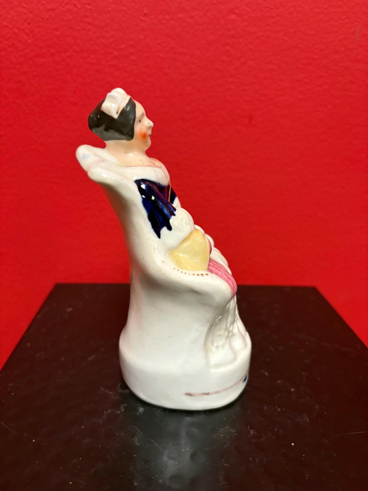 Beautiful  rare antique 6 inch tall Staffordshire statue of Queen Victoria and the Prince   great condition  1841  wow