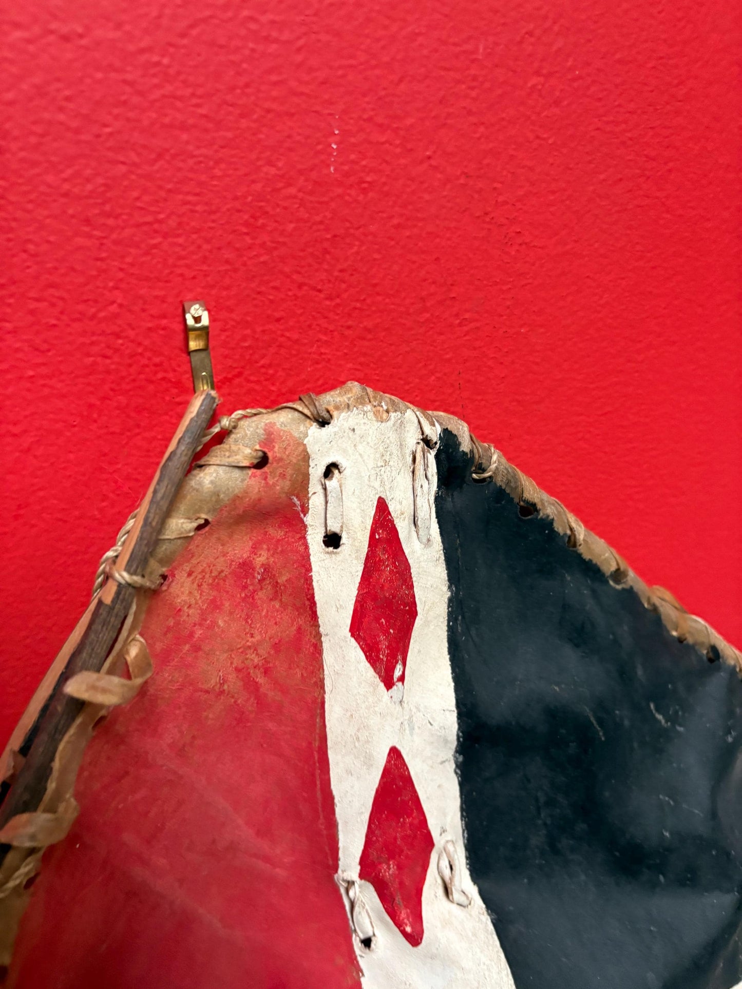 Beautiful authentic antique 32 x 19“ wide African painted warrior shield  great decoration and not perfect condition. See photos.