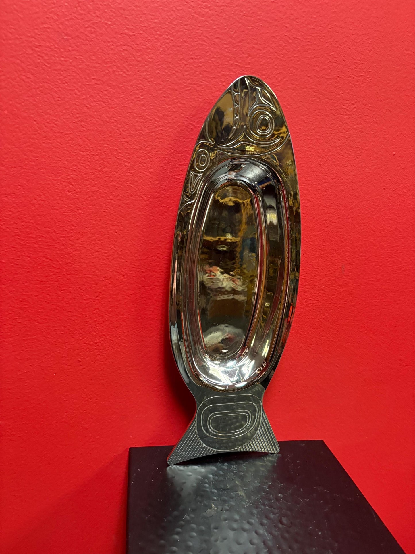 Lovely 12 x 5 inch wide silver plate native First Nations salmon plate   great quality and wonderful gift -