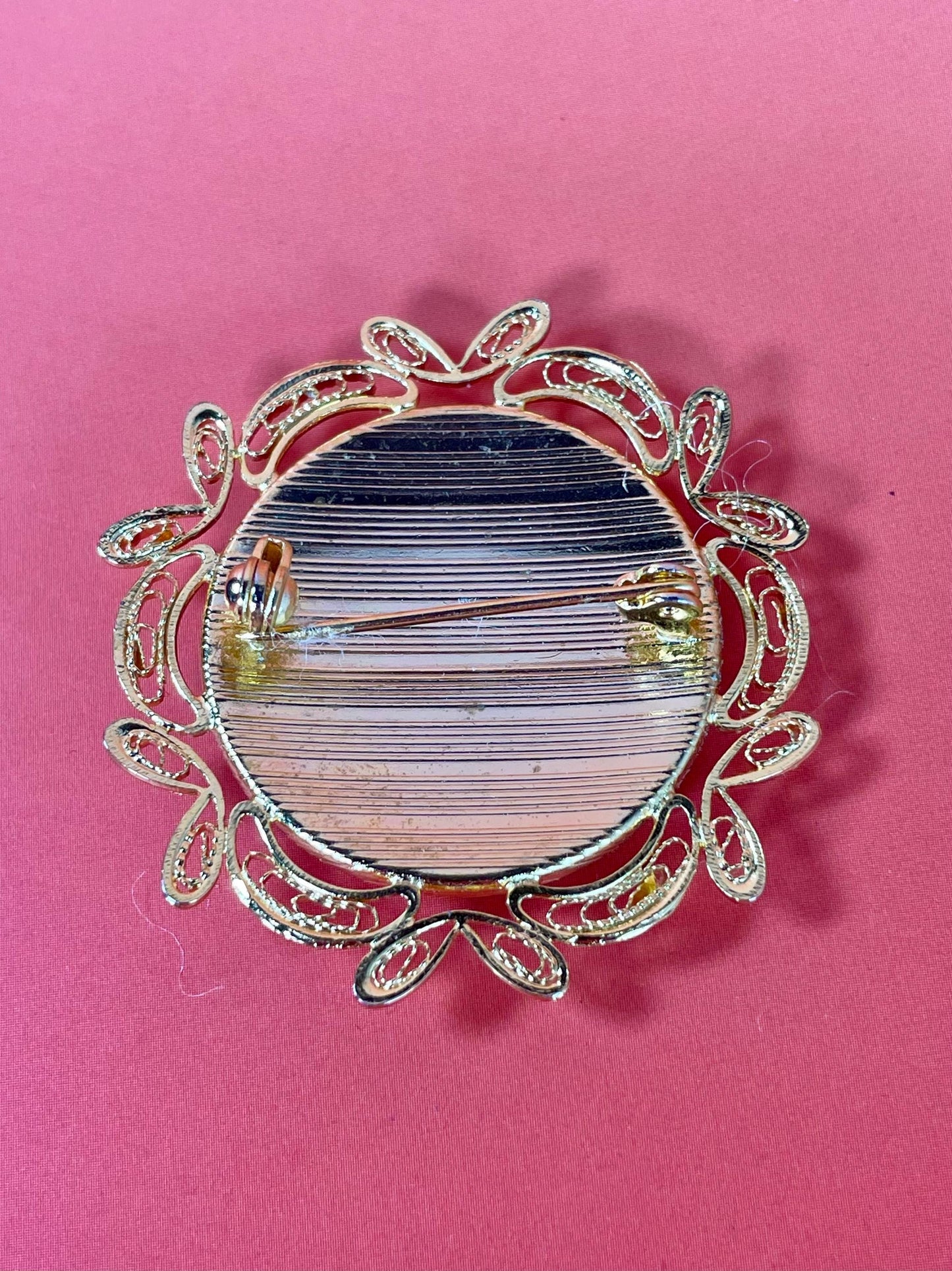 Vintage Gold-tone Filigree Bird and Floral Brooch Great Condition and Great gift