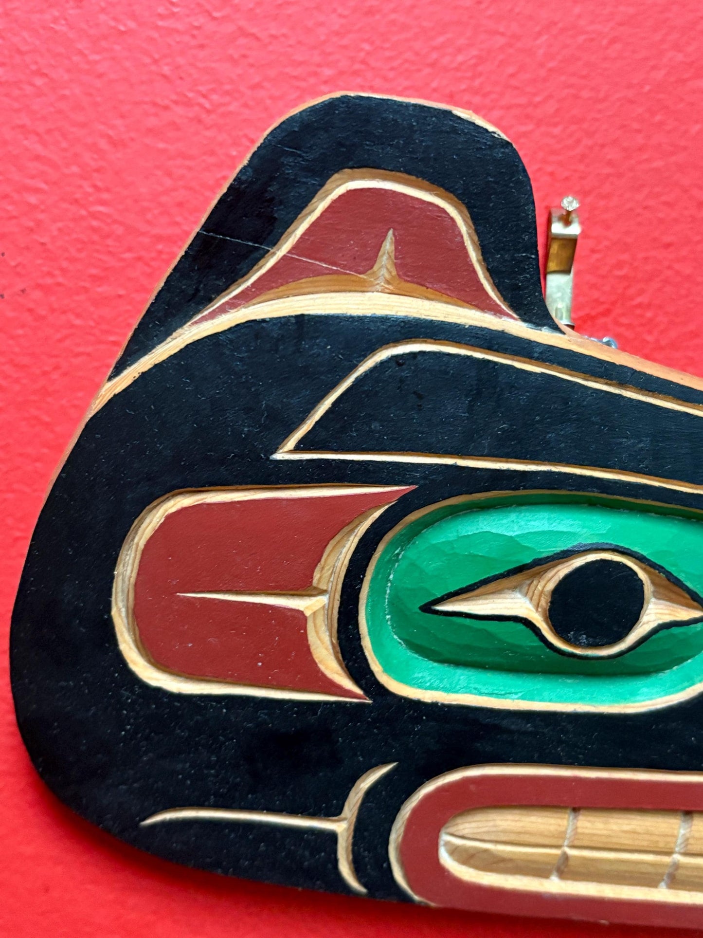 Beautiful 9 x 5.5 inch indigenous First Nations wolf plaque by Gordon Allen