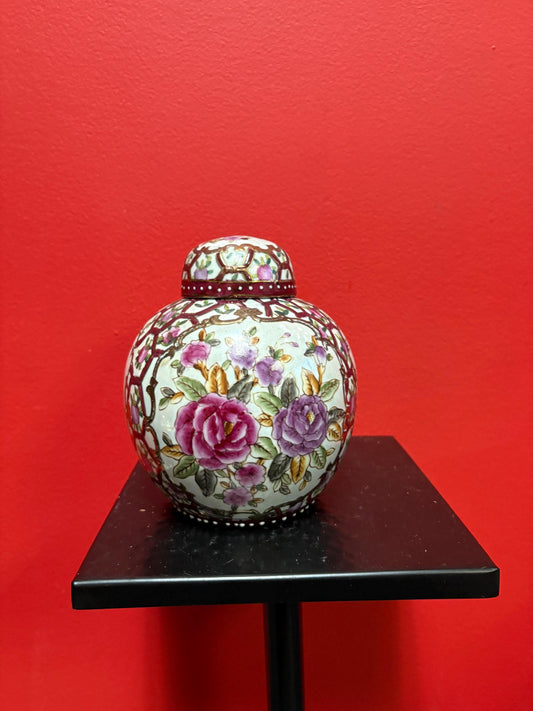 Beautiful antique Chinese 6 inch porcelain ginger jar  hand painted and signed  great value