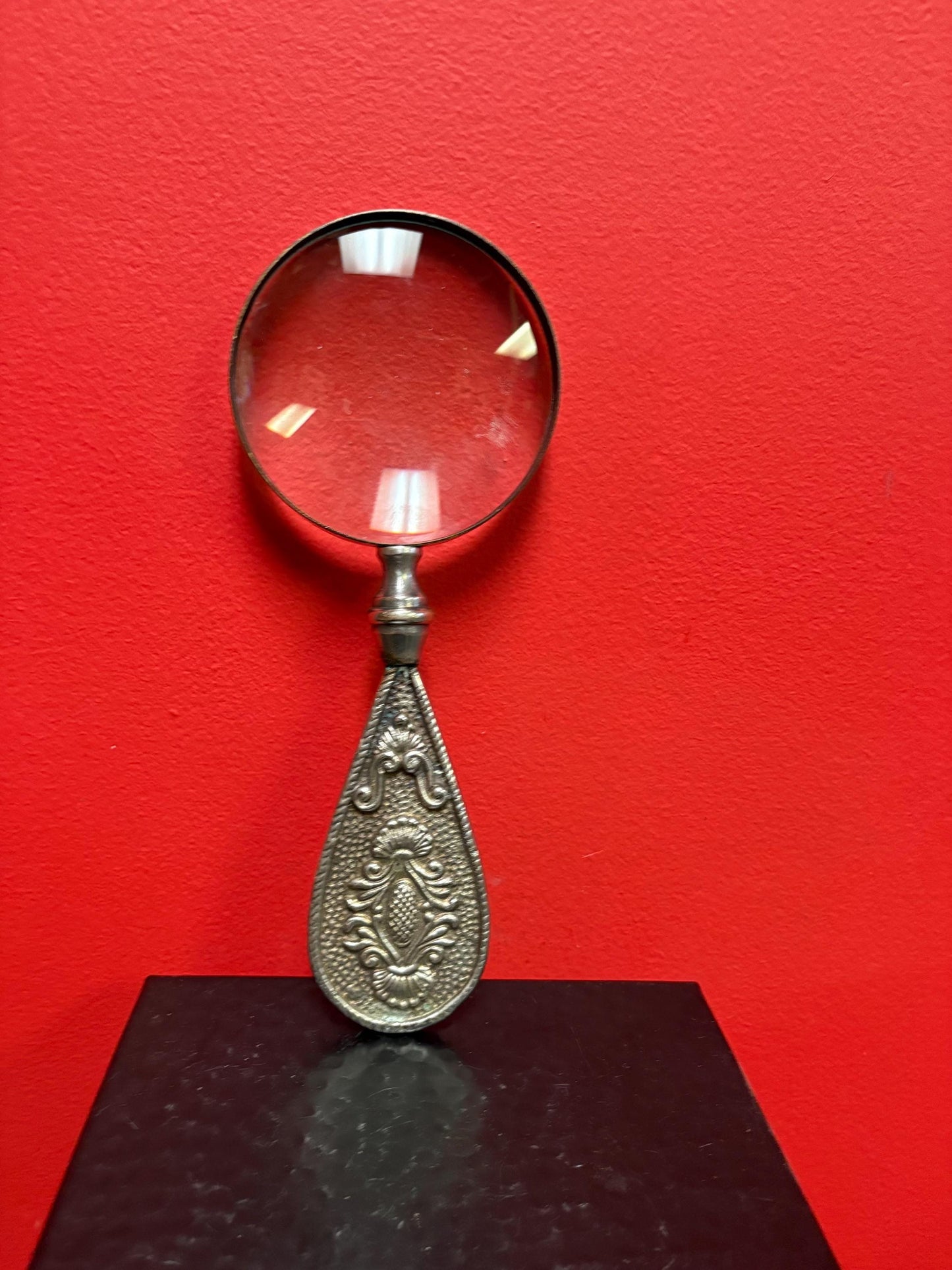 Beautiful vintage 10 x 4“ wide untested silver handled magnifying glass  regal and unique  wow  great gift