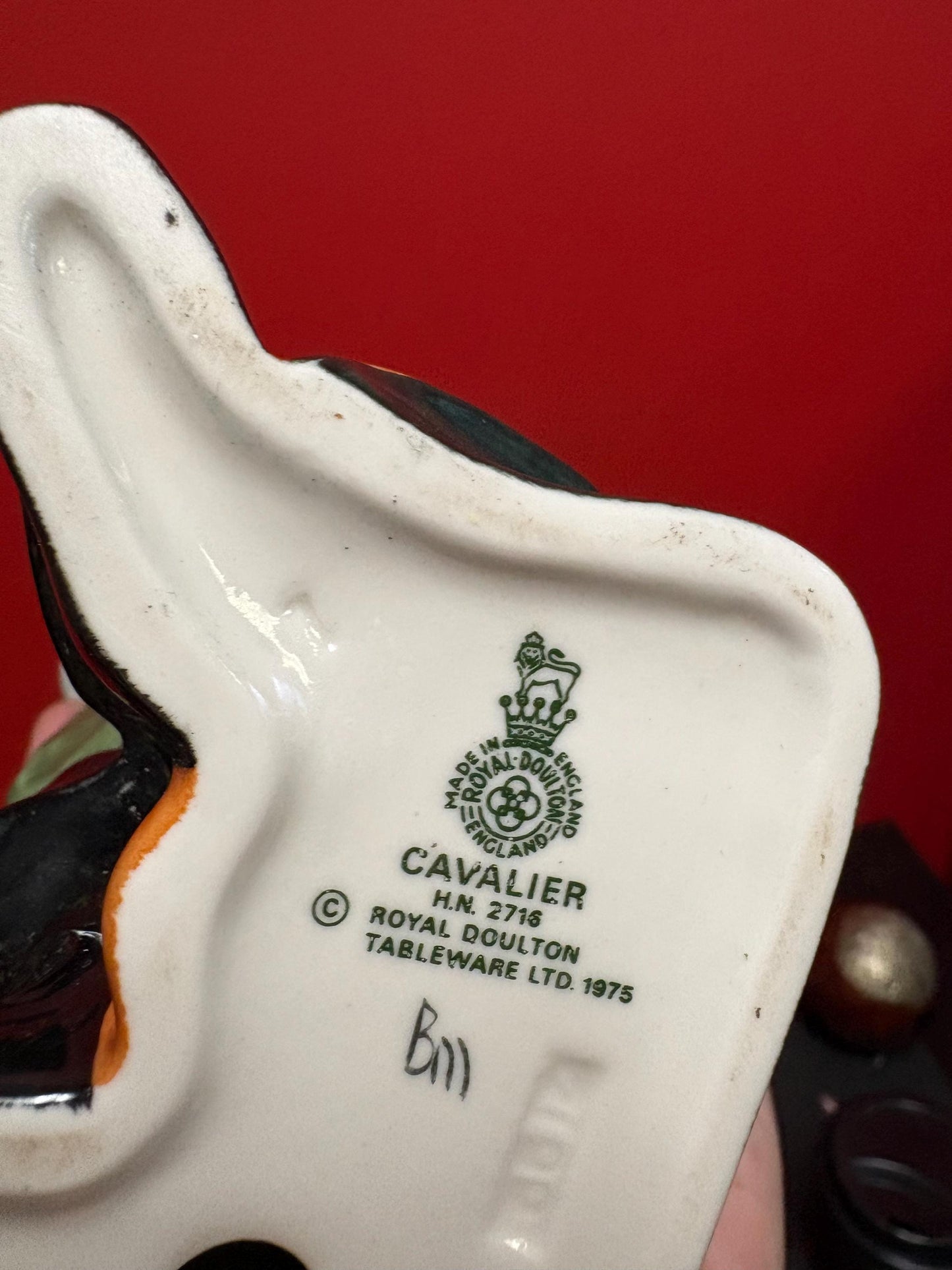 Lovely Royal Doulton Cavalier statue 10 inches tall in perfect condition - HN2718 signed BM 1975  great value