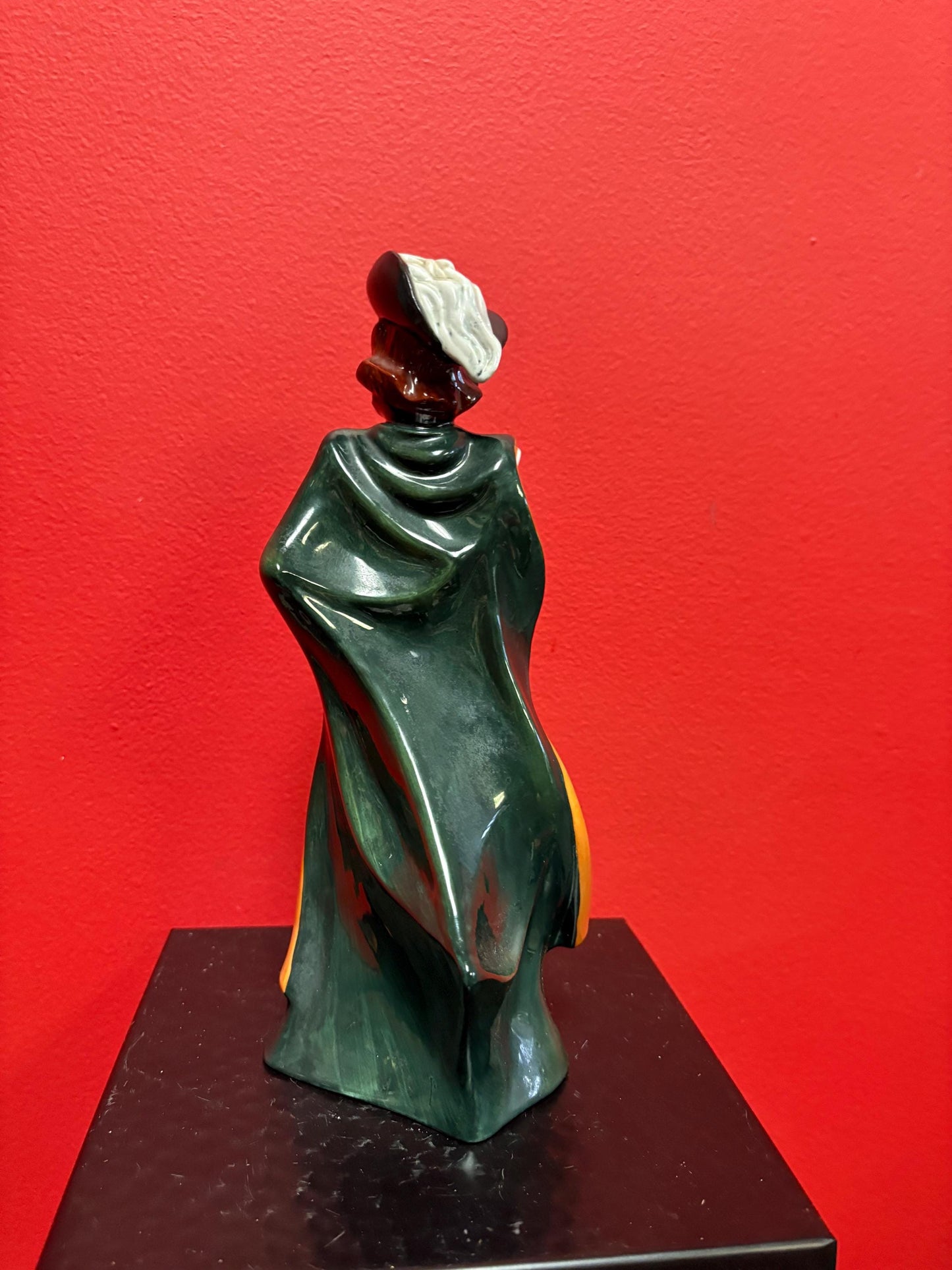 Lovely Royal Doulton Cavalier statue 10 inches tall in perfect condition - HN2718 signed BM 1975  great value