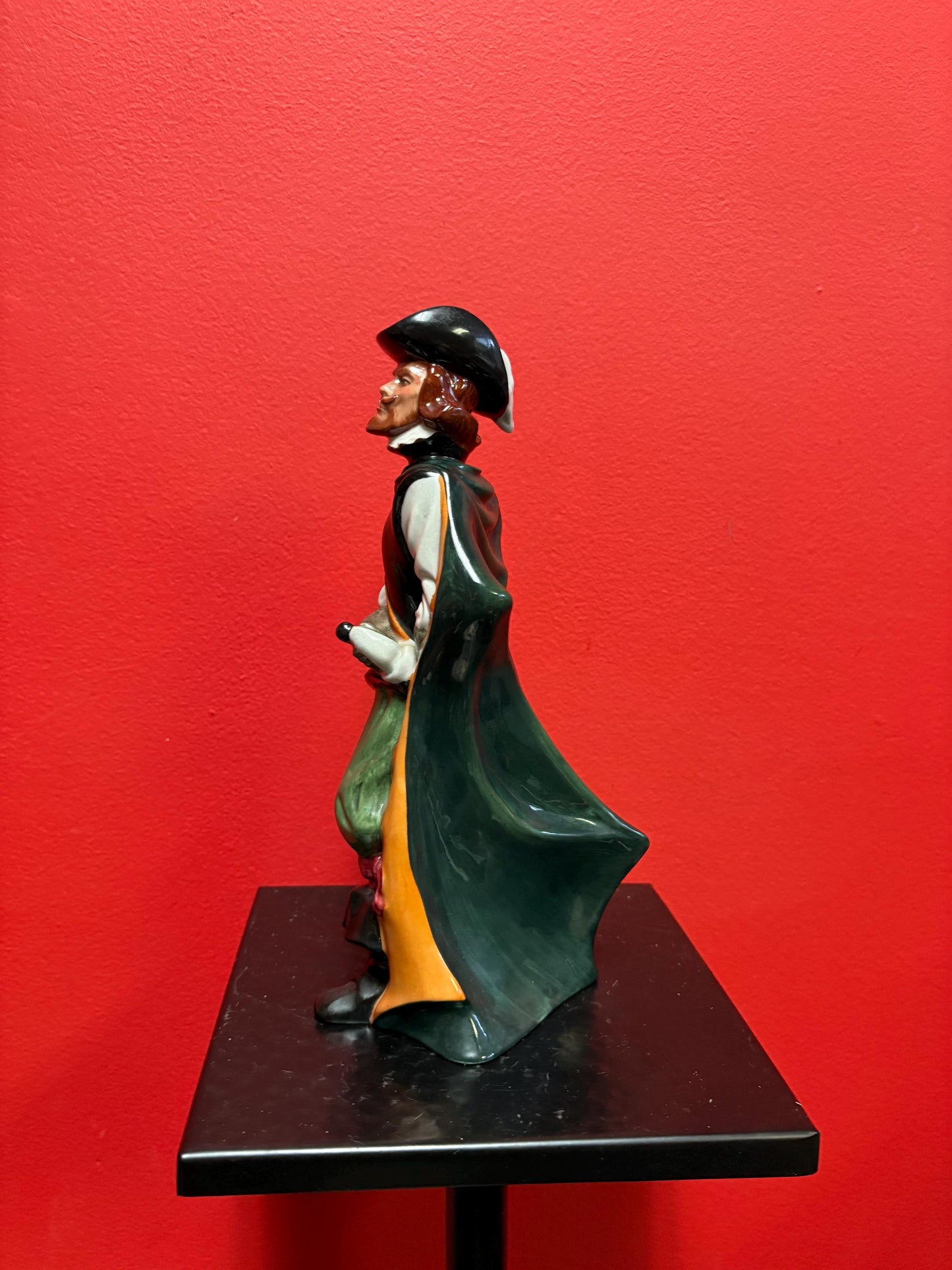 Lovely Royal Doulton Cavalier statue 10 inches tall in perfect condition - HN2718 signed BM 1975  great value