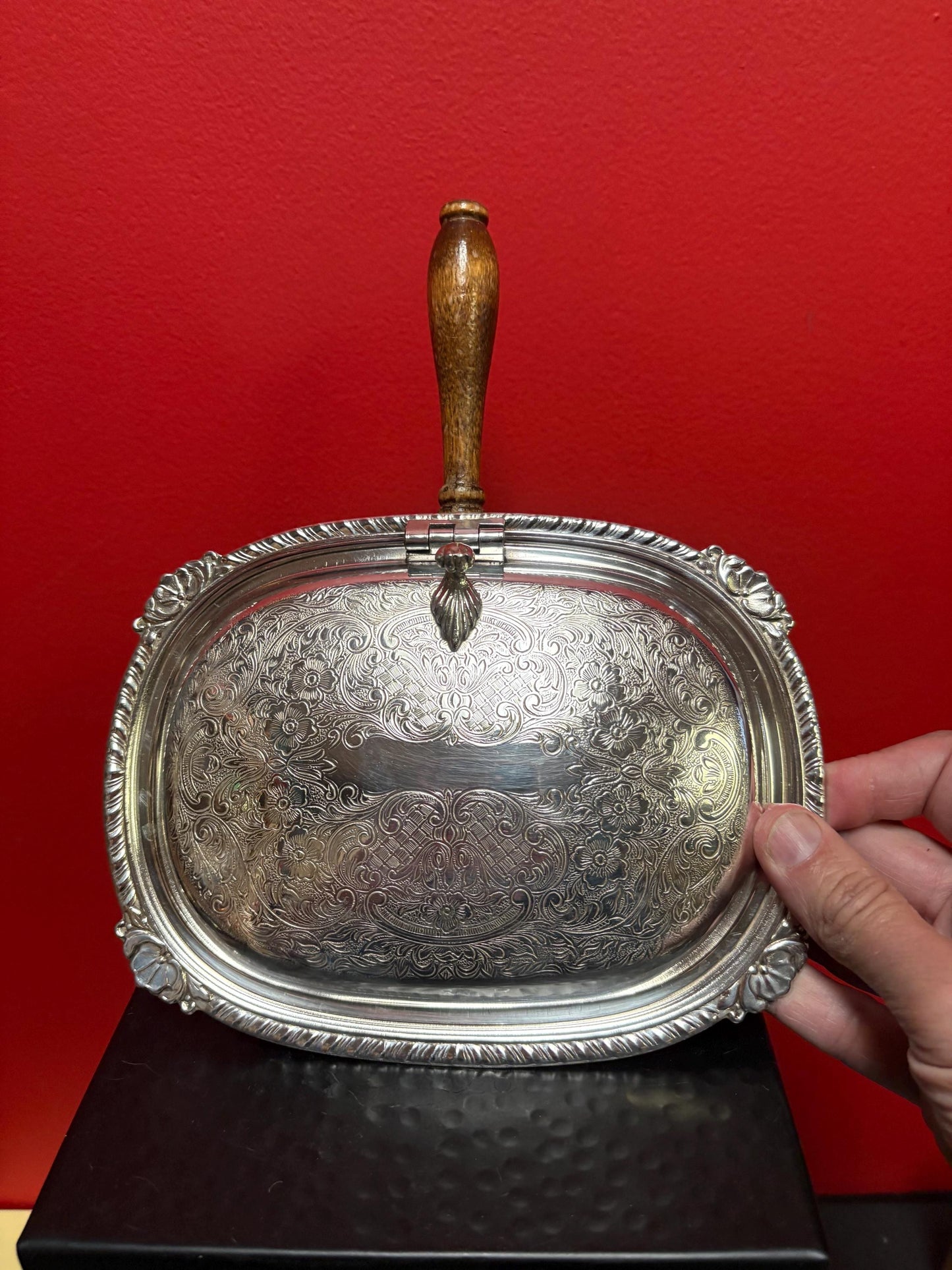 Beautiful silver plated antique 10 x 8 x 2 high silent Butler or crumb scoop