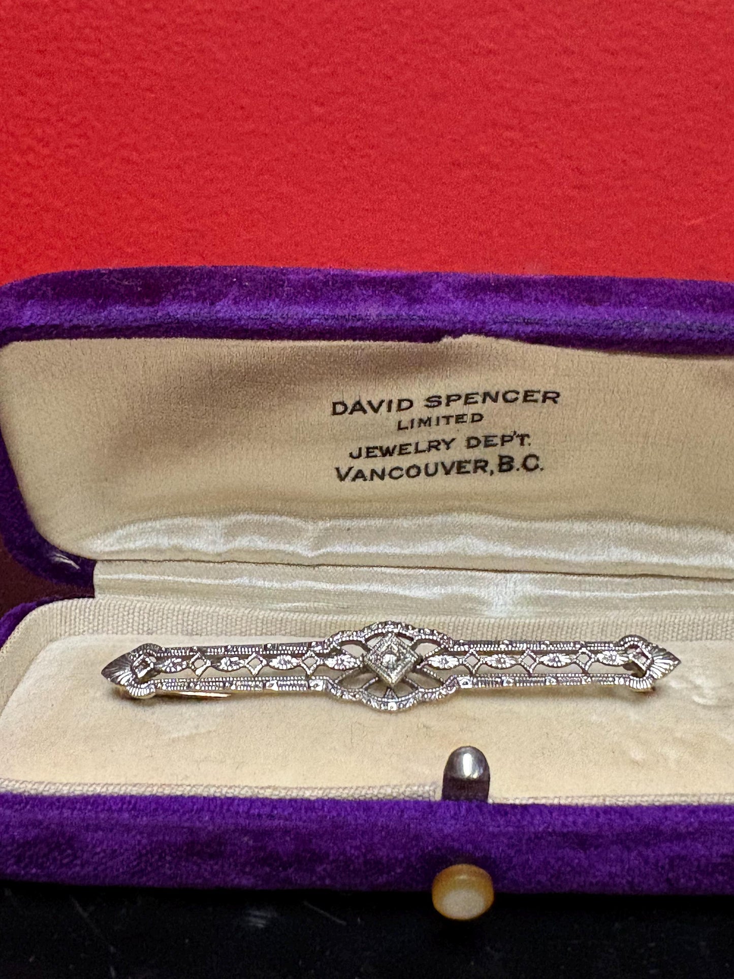 Stunning 12 carat white and yellow gold brooch with diamonds  amazing piece in original box from Spencers jeweller in Vancouver - wow -