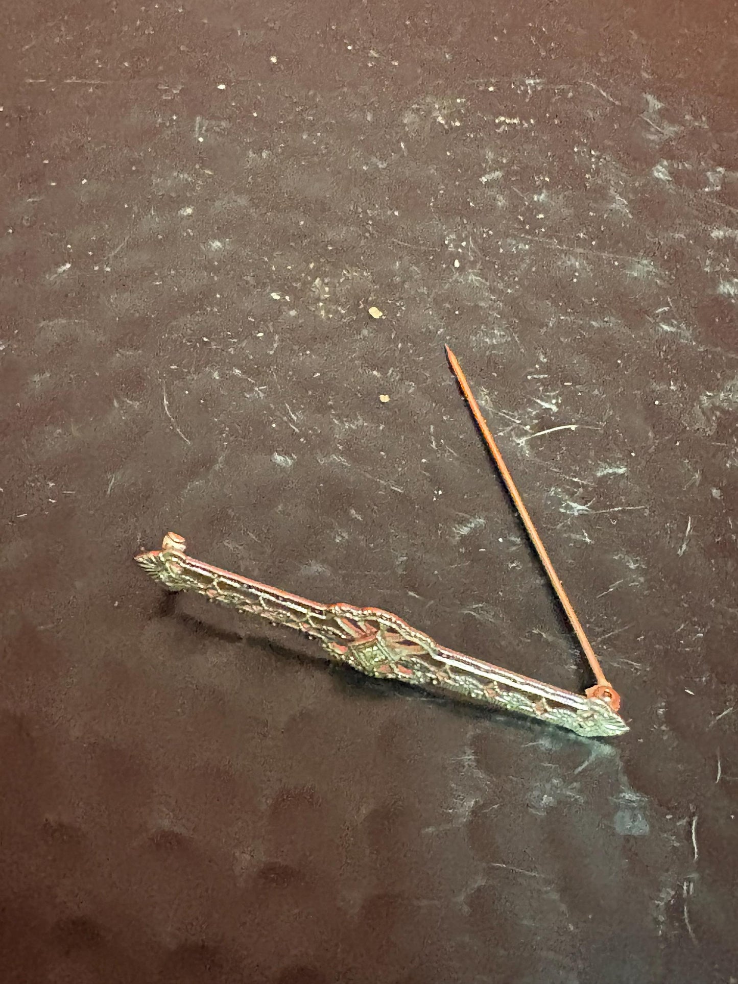 Stunning 12 carat white and yellow gold brooch with diamonds  amazing piece in original box from Spencers jeweller in Vancouver - wow -