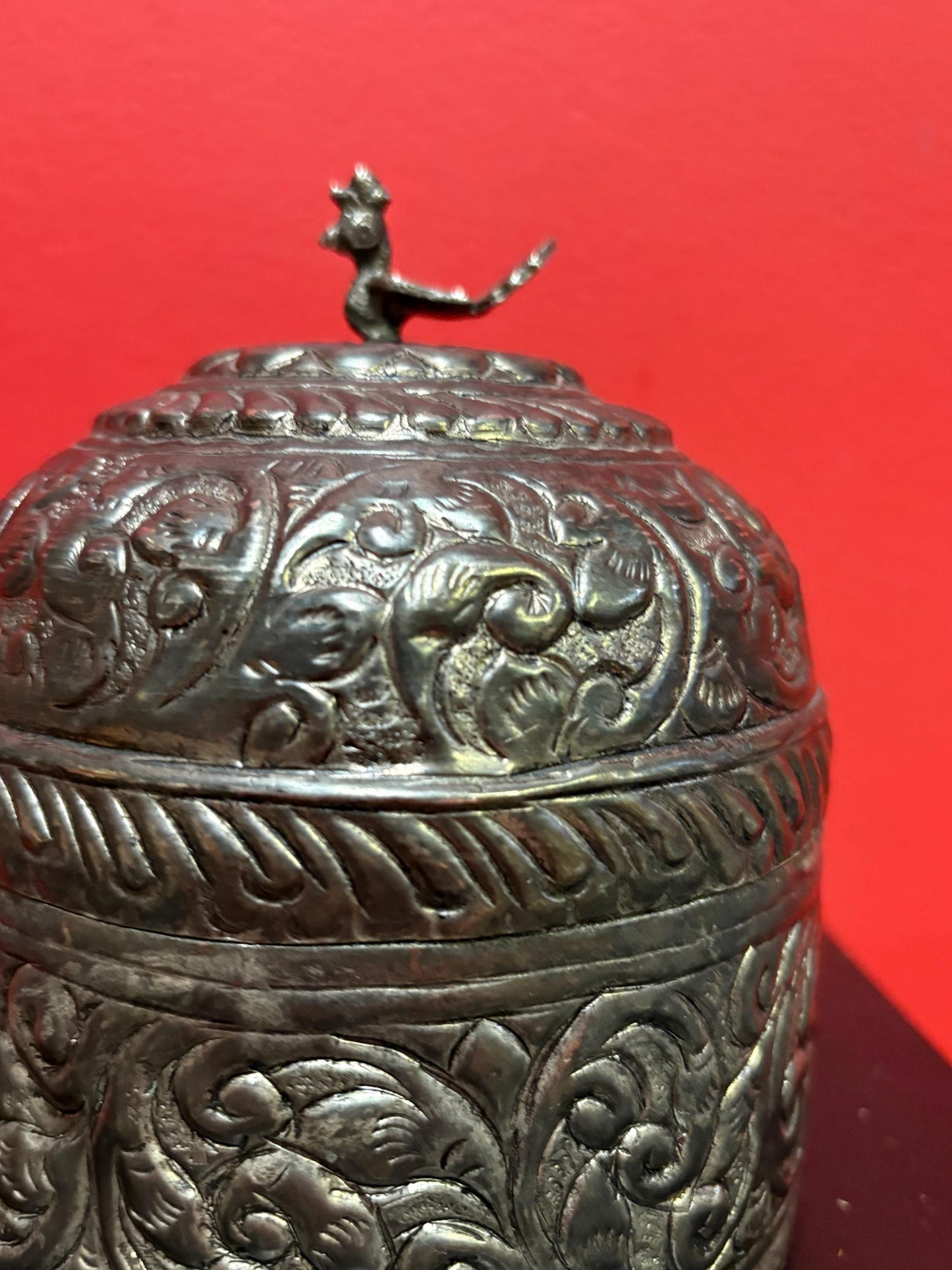 Stunning  .800 silver casket  velvet lined and unmarked  wonderful decoration and perfect gift  wow