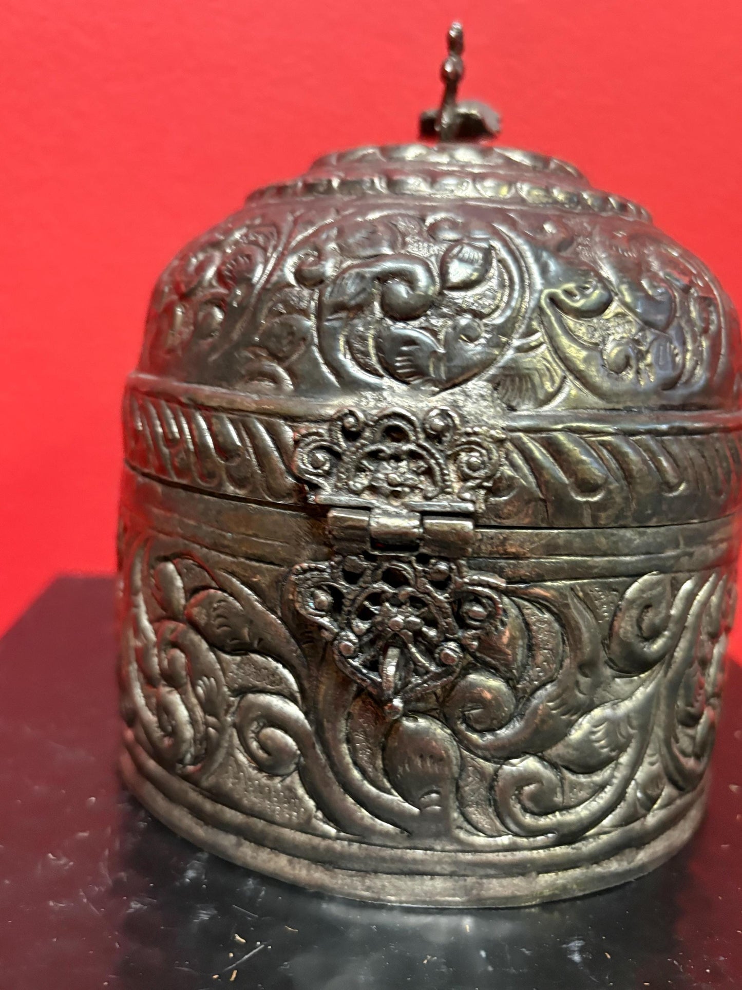 Stunning  .800 silver casket  velvet lined and unmarked  wonderful decoration and perfect gift  wow