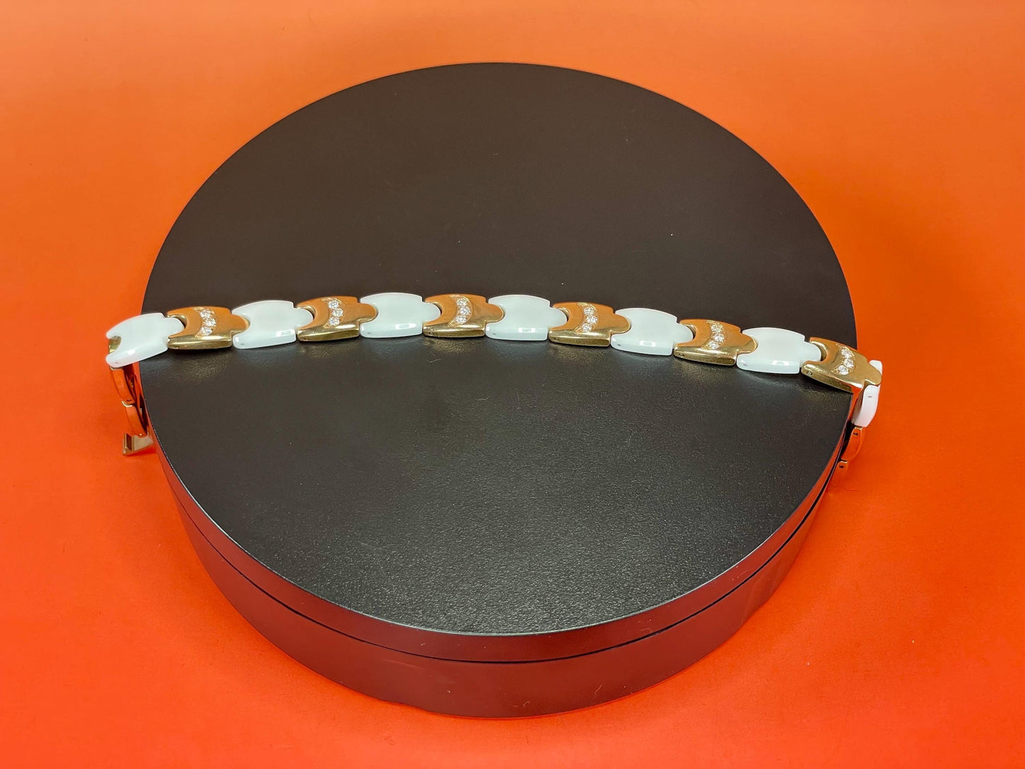 A Lovely Vintage Gold-tone and White bracelet  Stunning quality great gift and condition -B