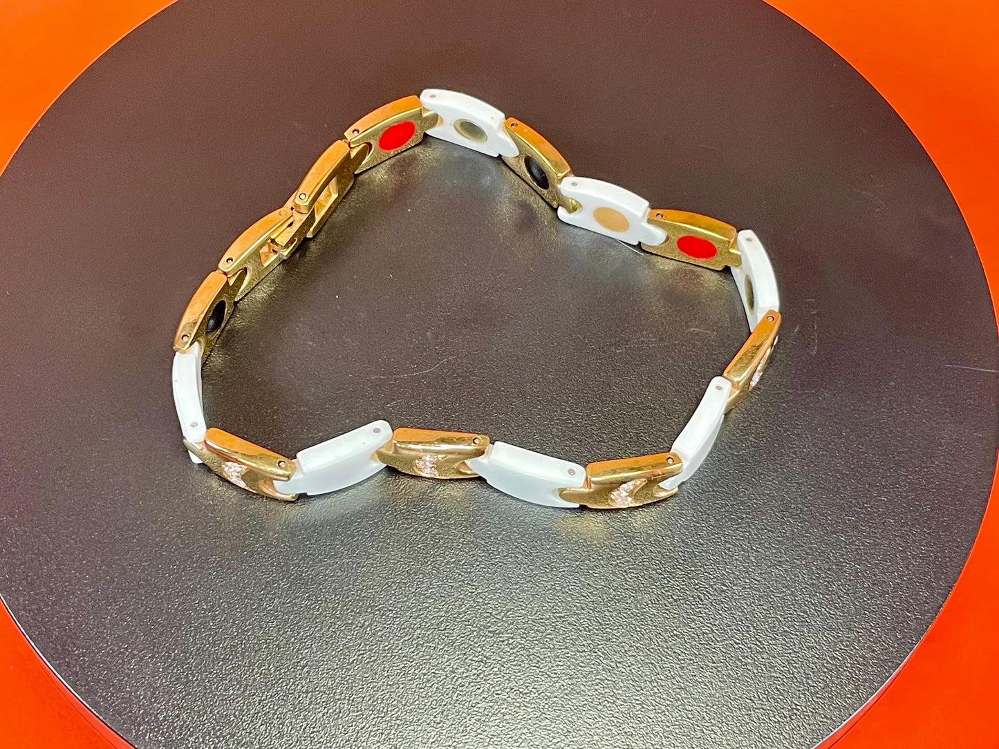 A Lovely Vintage Gold-tone and White bracelet  Stunning quality great gift and condition -B