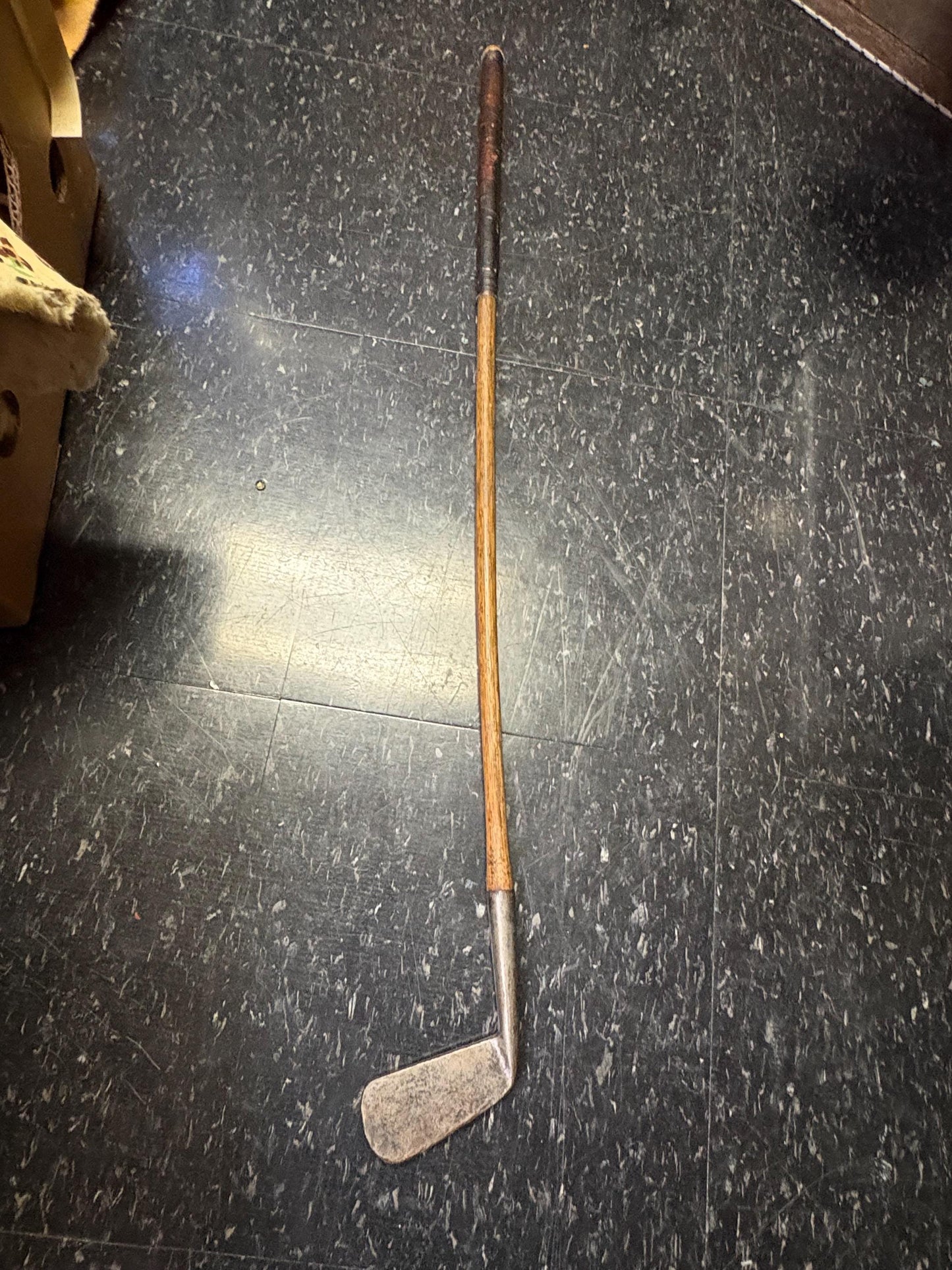 Stunning antique Saint Andrews wooden shaft putter  rare golf 35 inches long  historical piece  great condition for age wow