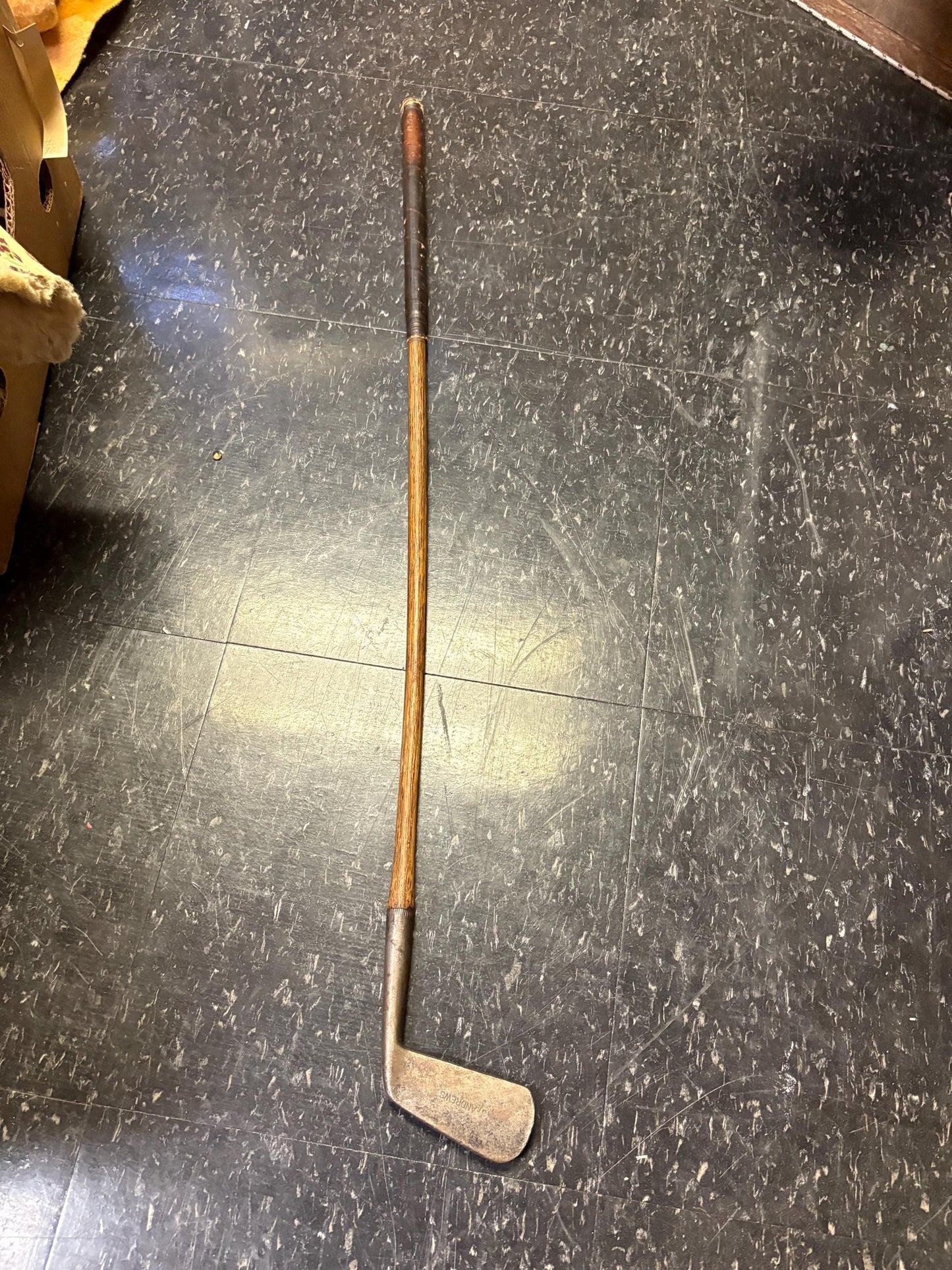 Stunning antique Saint Andrews wooden shaft putter  rare golf 35 inches long  historical piece  great condition for age wow