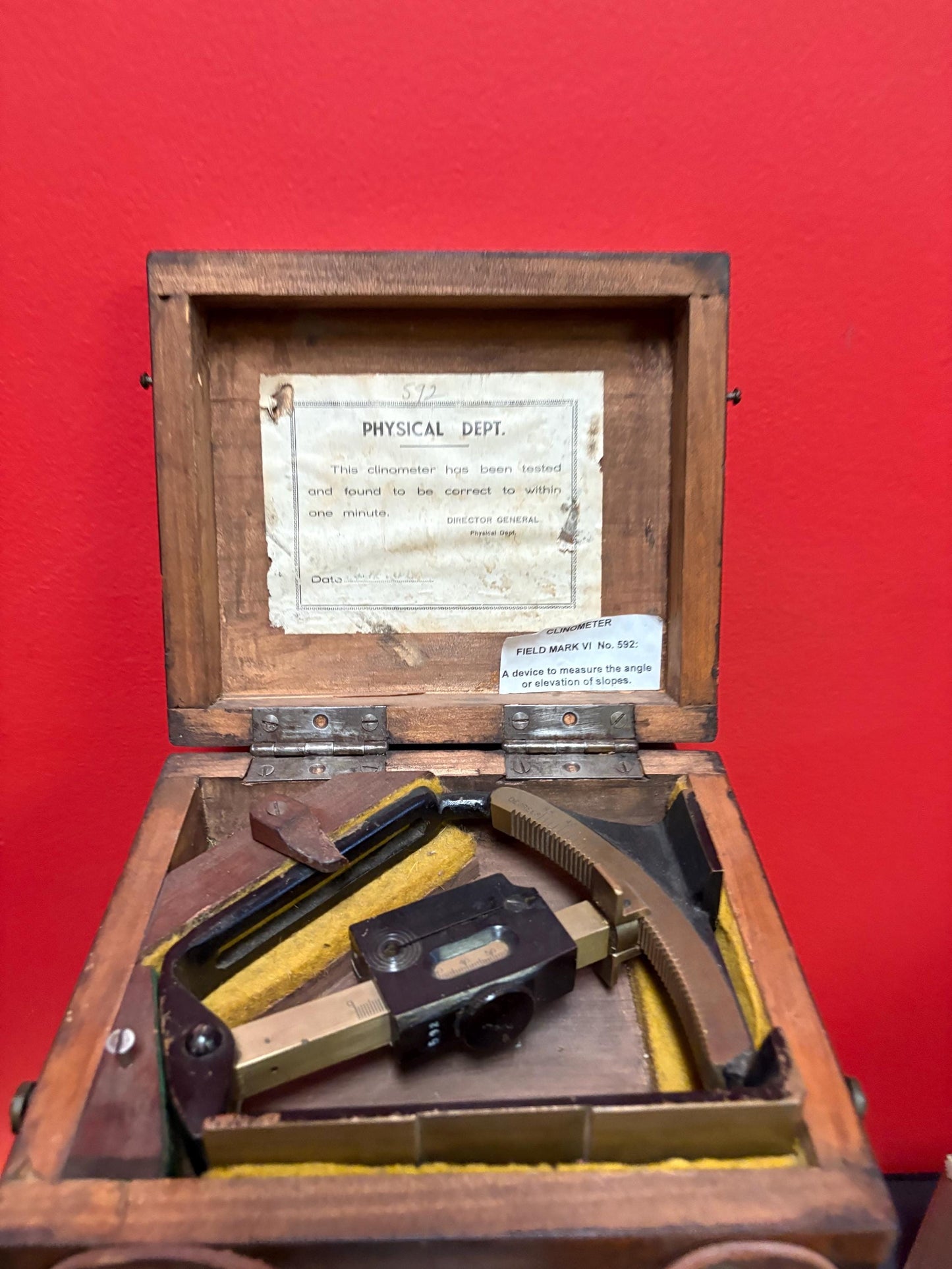 Fabulous rare antique CLINOMETER field mark six number 592 in box  wonderful condition and complete  approximately 7 x 5