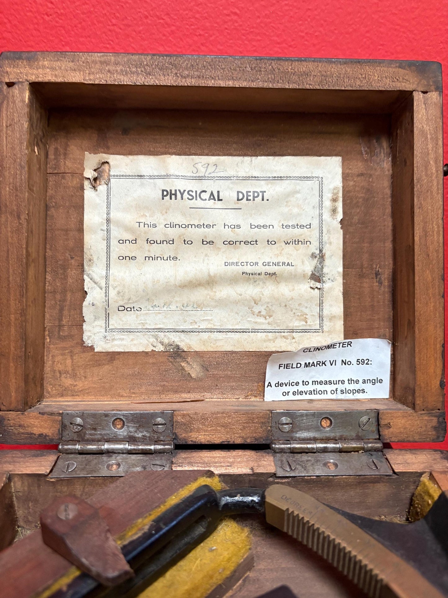 Fabulous rare antique CLINOMETER field mark six number 592 in box  wonderful condition and complete  approximately 7 x 5