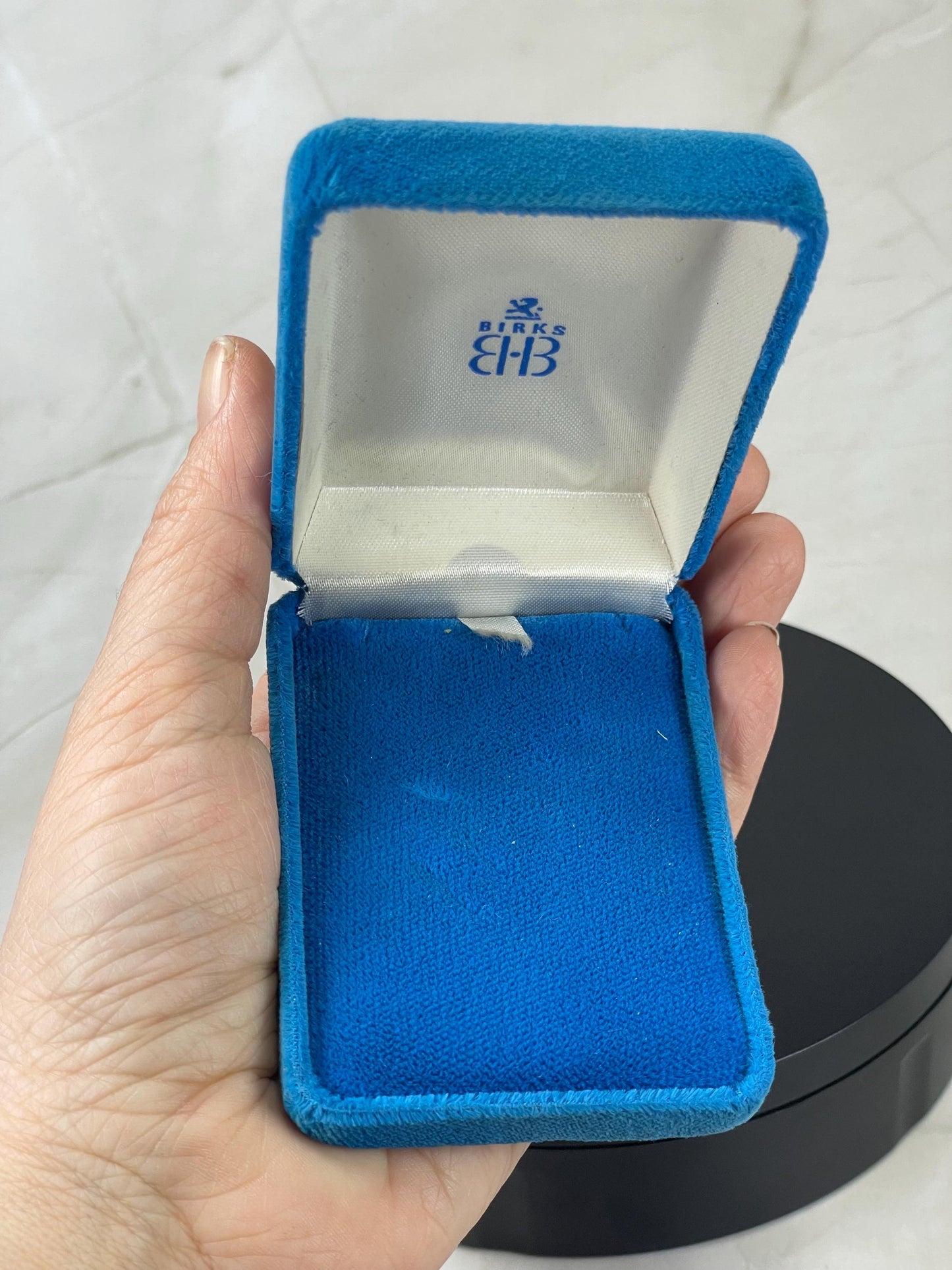 Amazing Canadian Birks 3.25 x 2.5 x 1.25 inch high jewellery box  in great shape  perfect to give something sparkly in wow