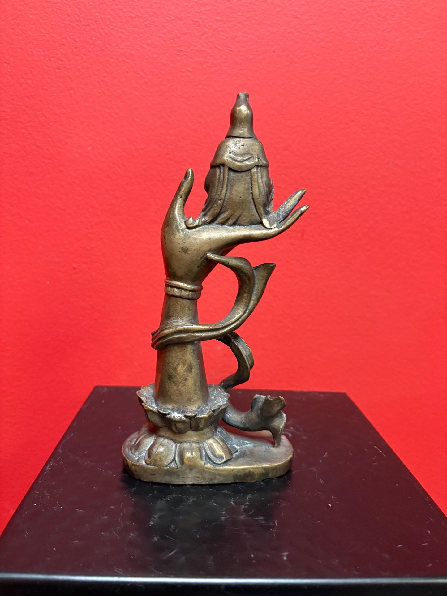 Stunning Chinese antique signed 7 inch tall bronze Quan yin on hand on lotus leaf  great patina and fabulous piece