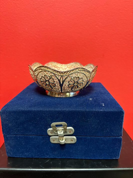 Stunning Chinese silver filigree 4 inch bowl in original box  approximately 120 g  wonderful condition and amazing gift and great value- B