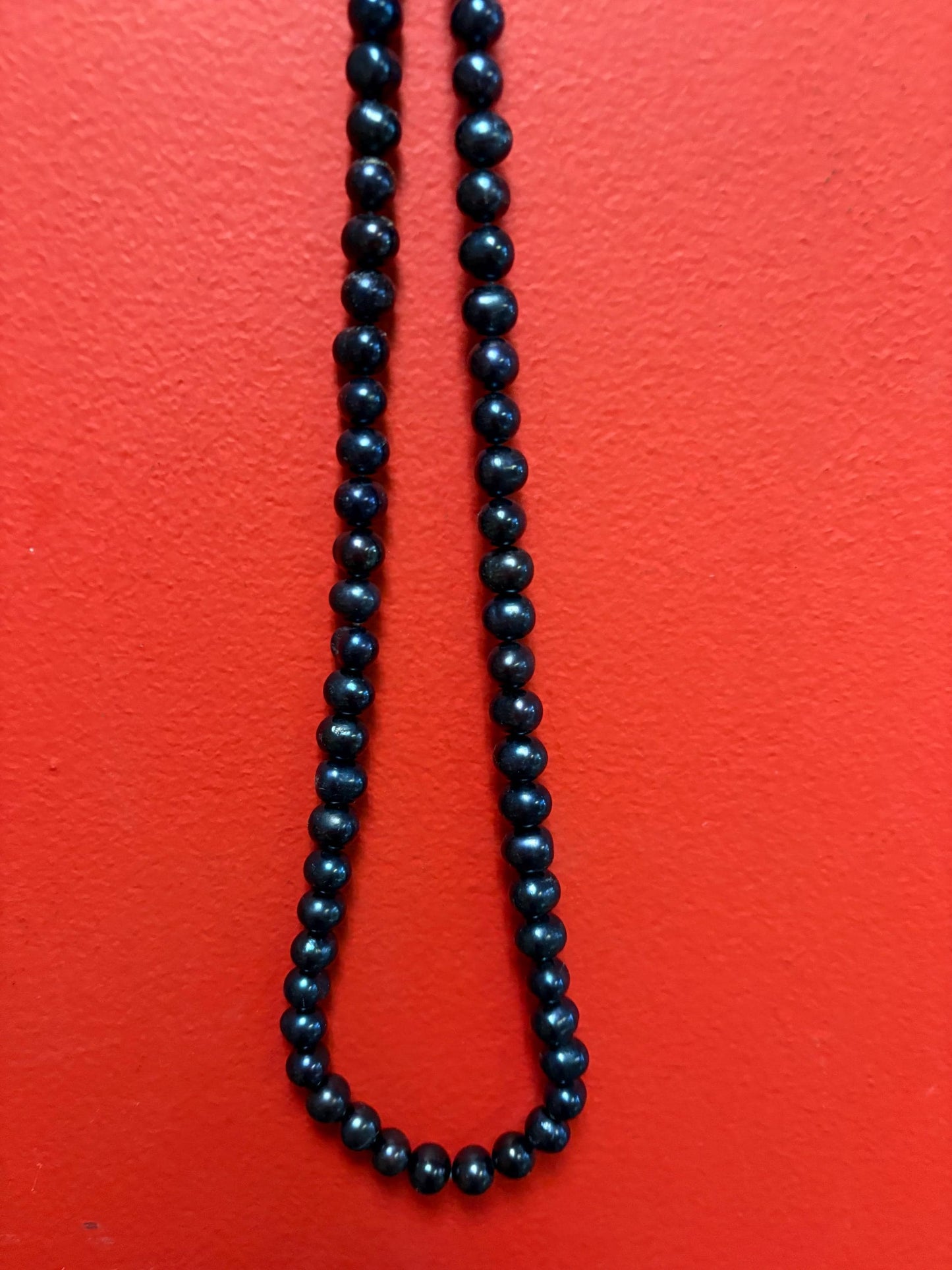 Stunning 22 inch long old black pearl necklace with excellent knotting  high-quality pearls  wow  perfect gift