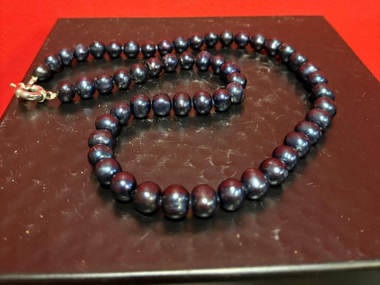 Stunning 22 inch long old black pearl necklace with excellent knotting  high-quality pearls  wow  perfect gift