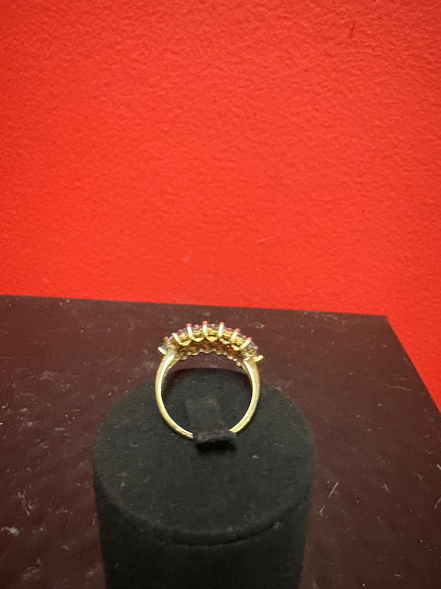 Beautiful 10 carat gold and amethyst ring  great condition size 7 -B