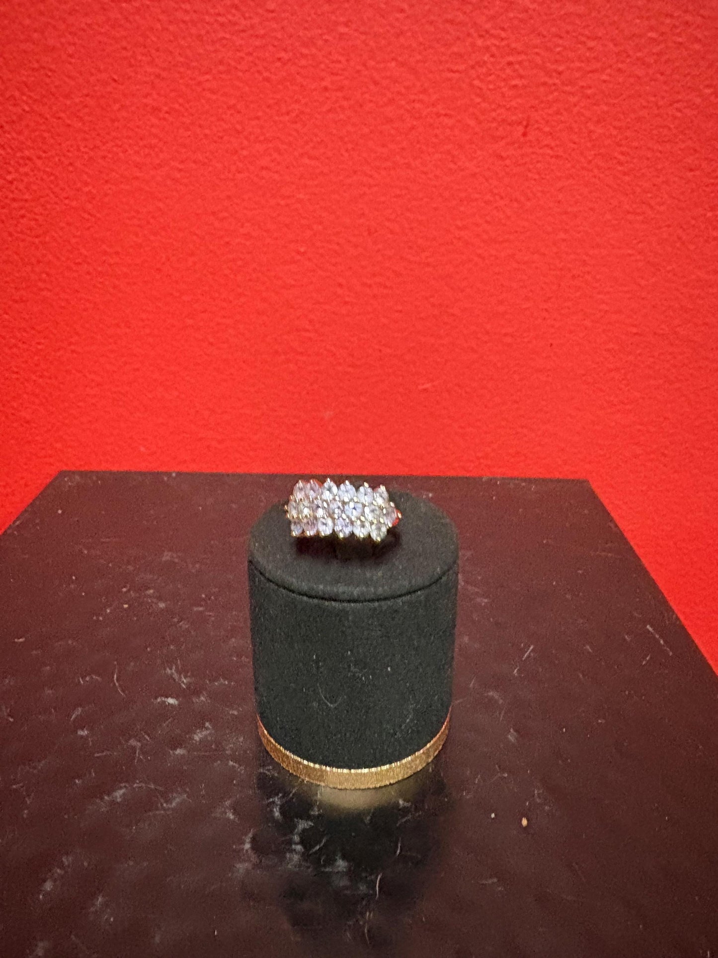 Beautiful 10 carat gold and amethyst ring  great condition size 7 -B