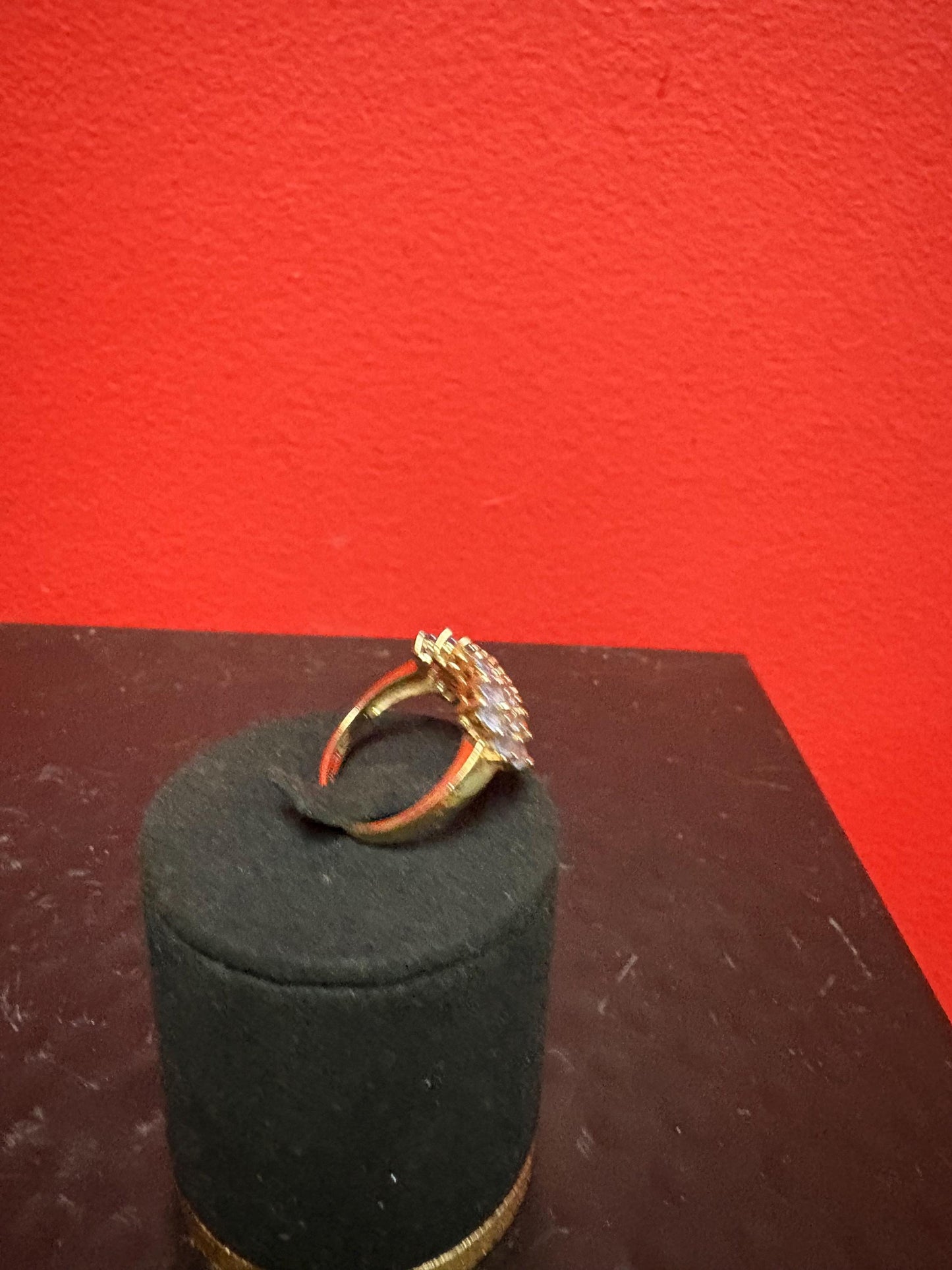 Beautiful 10 carat gold and amethyst ring  great condition size 7 -B