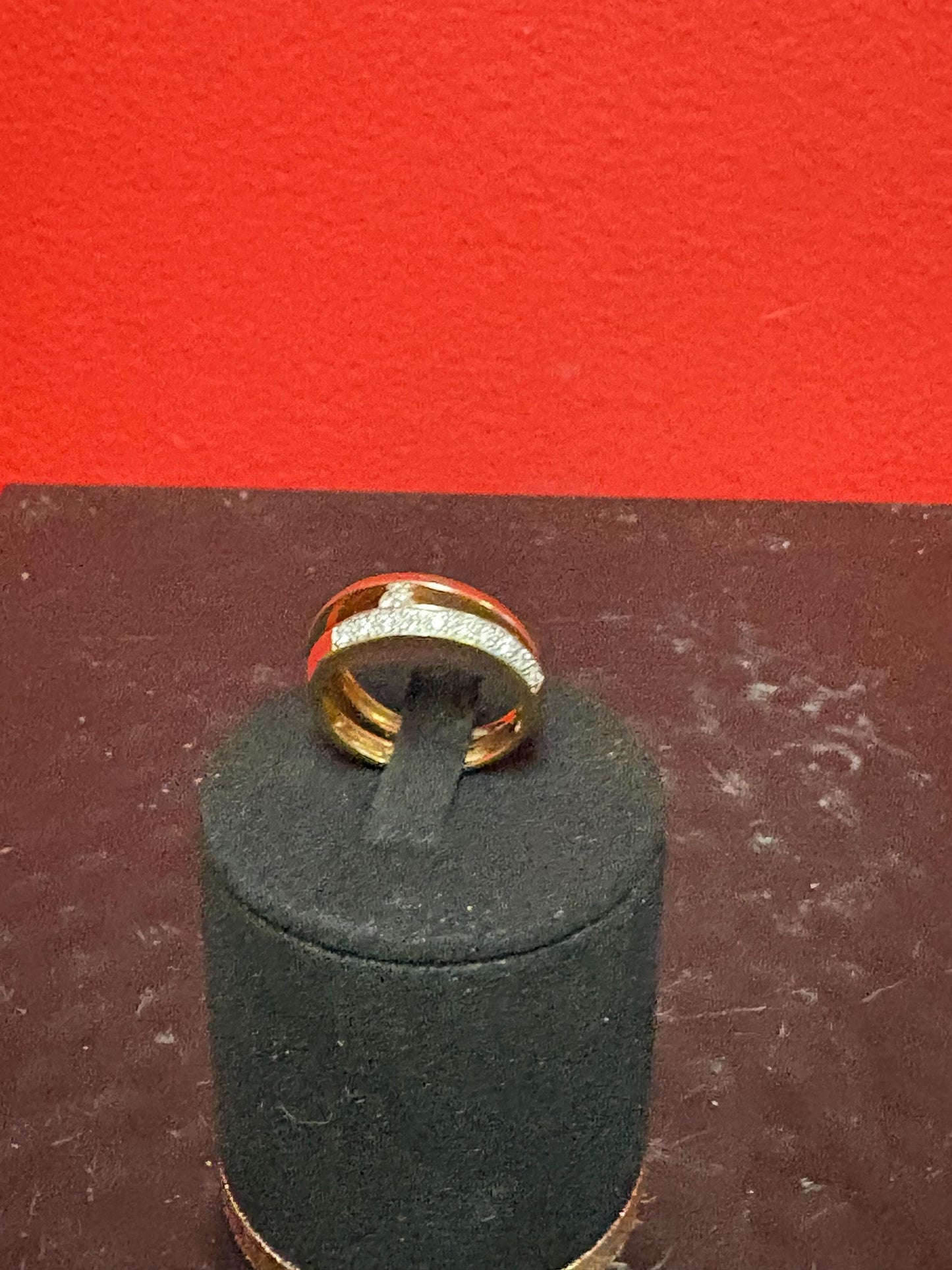 Beautiful 10k gold Diamond Ring  11 diamonds  great condition size 6.25 - B